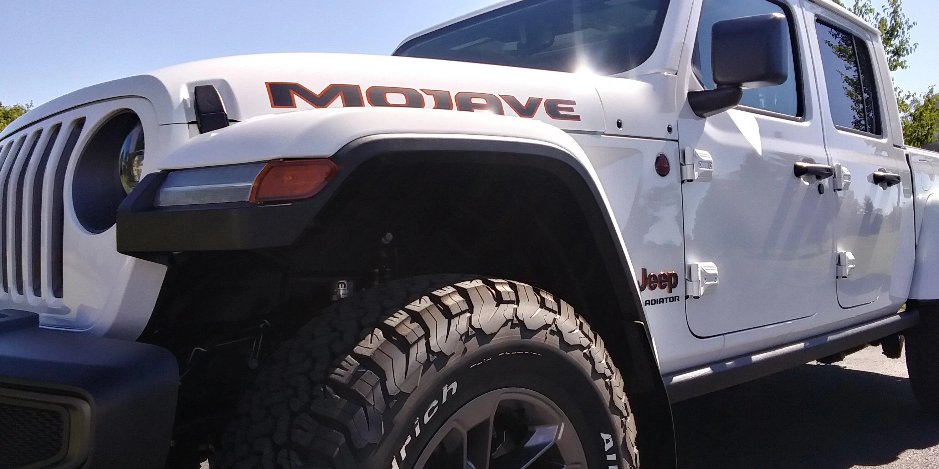 Jeep Gladiator BRIGHT WHITE Gladiator JT Club Mojave Close U