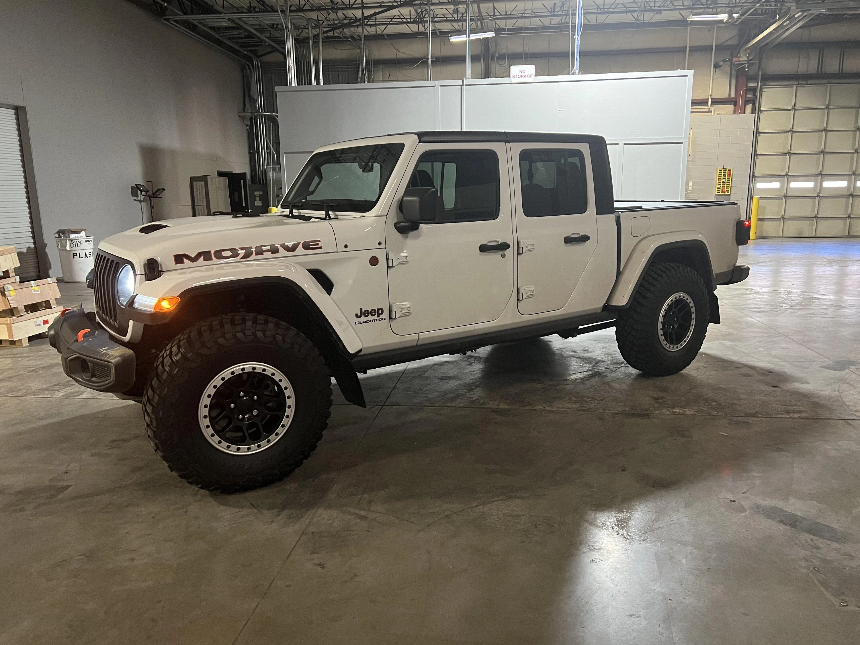 Jeep Gladiator Mojave, Mopar Beadlocks, & 37” KM3 143C3191-6469-48EC-9608-D56689F03BA2