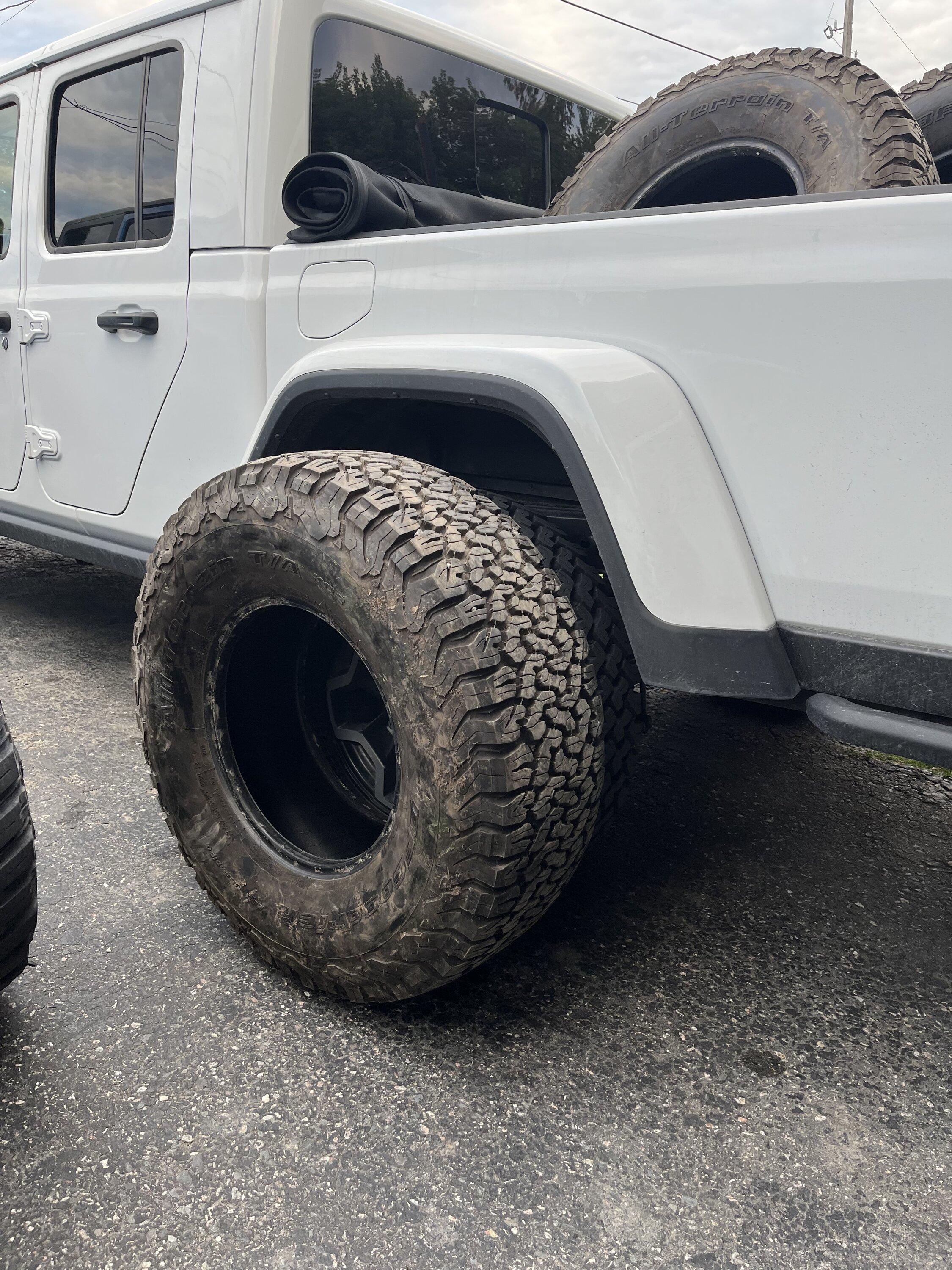 Jeep Gladiator 37 bfg all terrains with my rubi 6mt 5F7AC5F8-D1C6-402F-BE3F-2CD29EF5F2A8