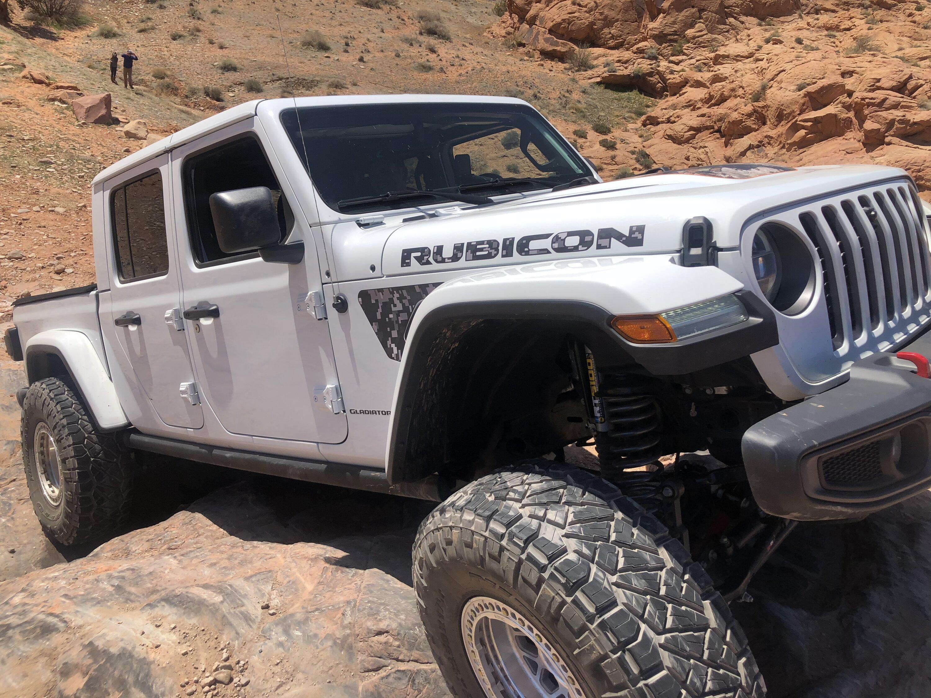 Jeep Gladiator Exterior Mods 9F8570FF-81DE-48C2-A947-1A190F2E213D