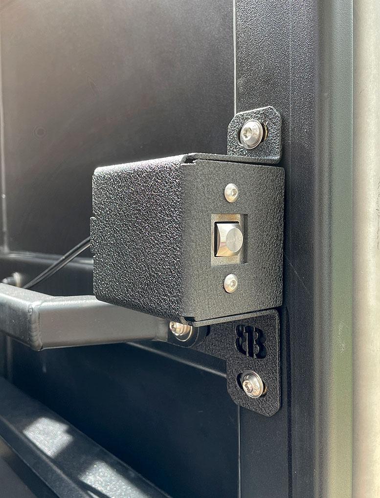 AluCab-DoorLock-17.jpg