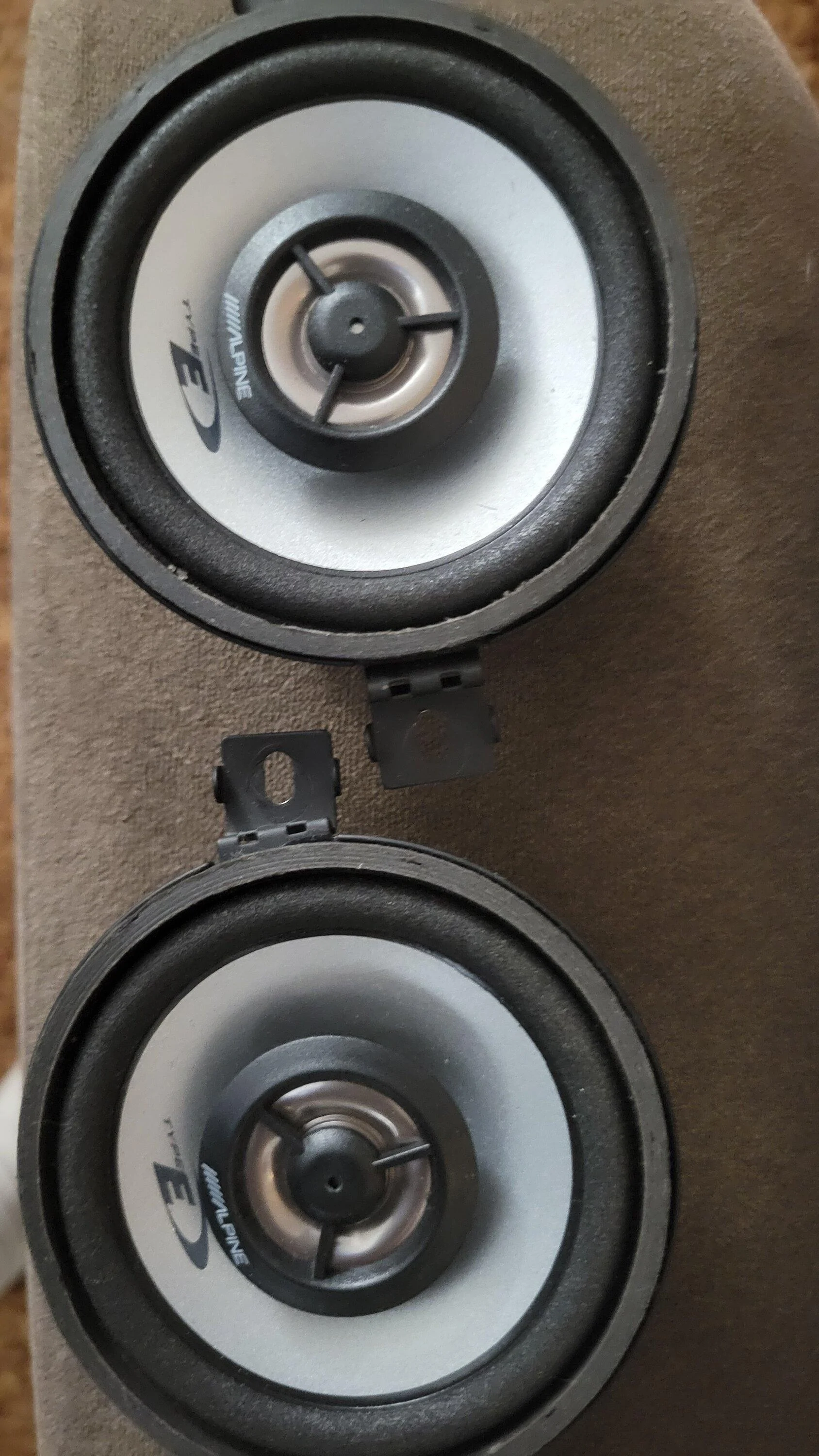 Jeep Gladiator 3.5in alpine speakers 20220905_132133