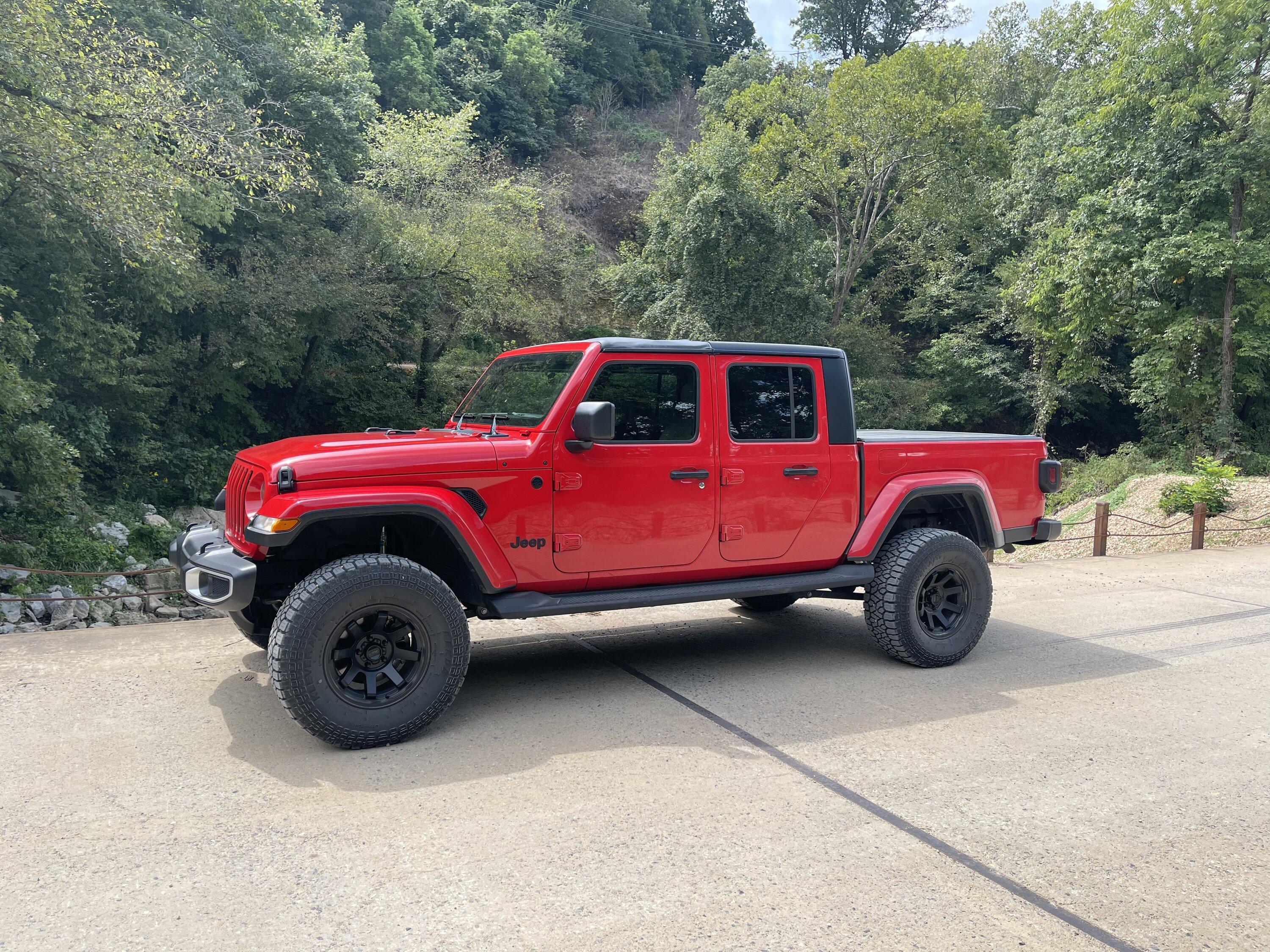 Jeep Gladiator Gladiator Glamour Shots 81693097-D24A-483E-B3D8-E2FA350B560C