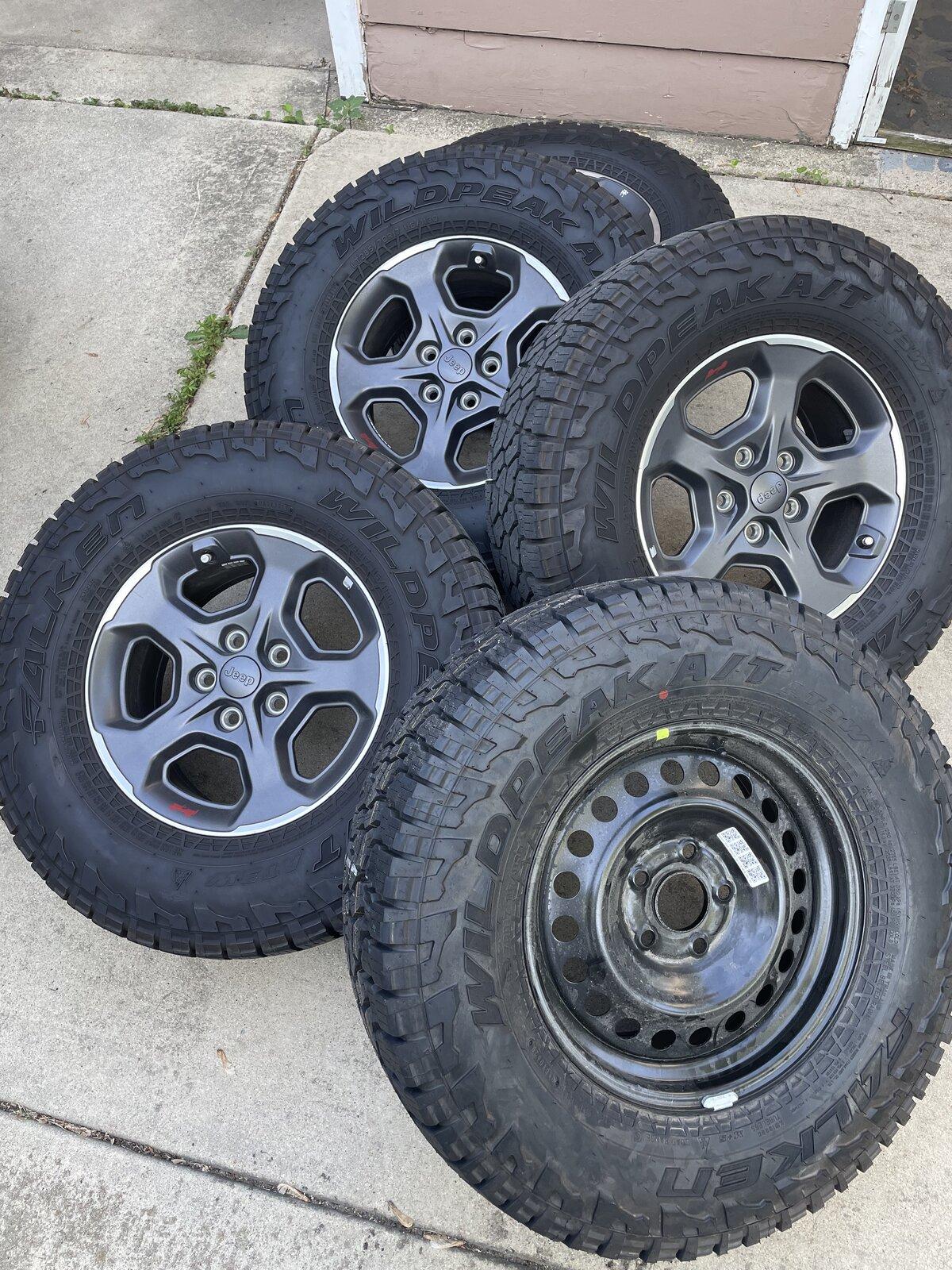 Jeep Gladiator Gladiator Rubicon 33” Wheels/Tires - $1,100 obo E3B79714-8BB7-4831-A7D4-0AD260739FE7