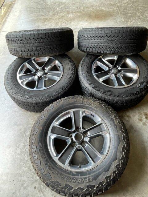Jeep Gladiator (5) Sahara Wheels and Tires 255/70R18 Jeep Wheels Tires 2