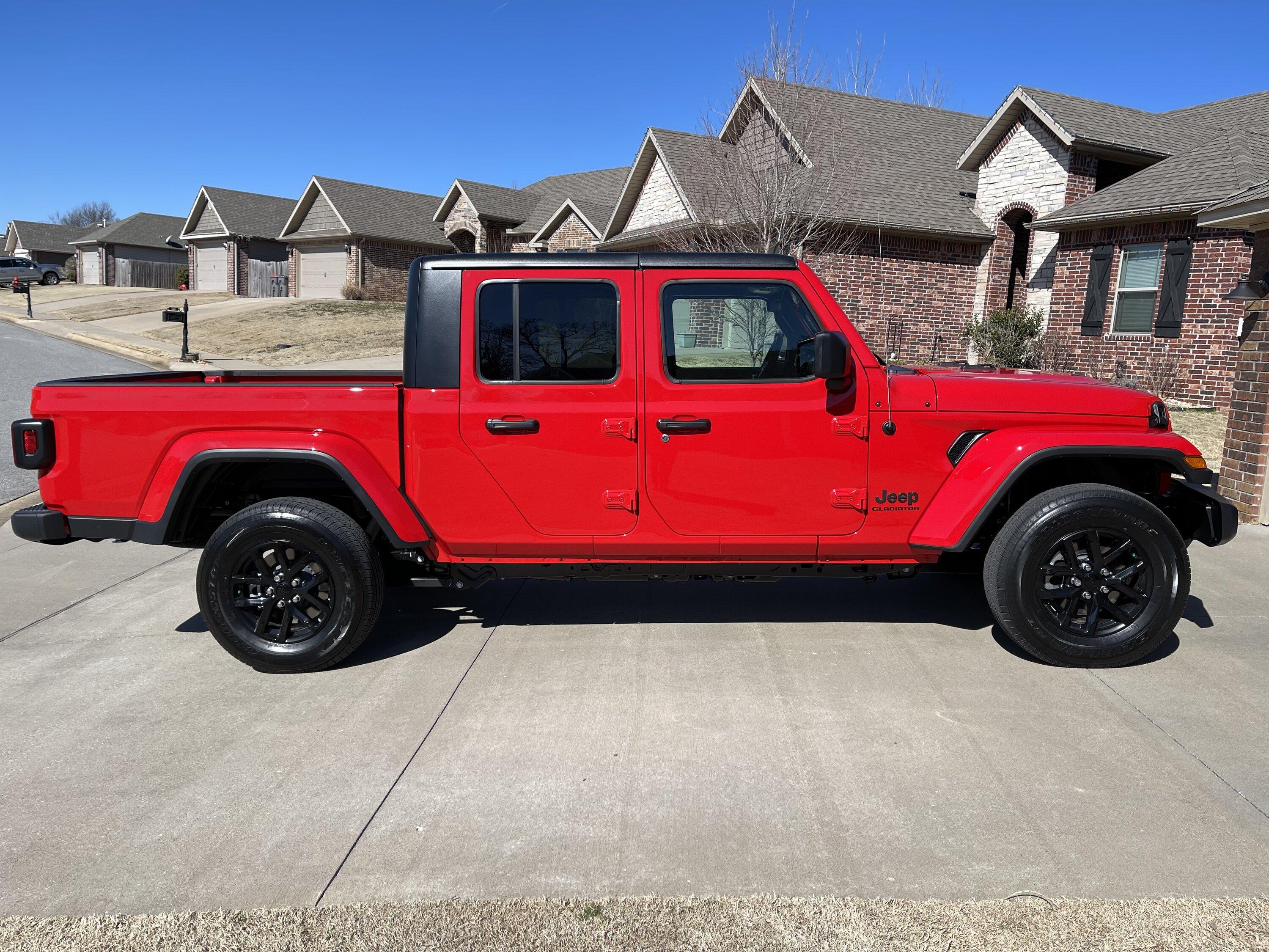 Jeep Gladiator Factory Gloss Black Wheels, Tires, And Sensors 98175411-3332-48C8-942E-E55DEB603DD5