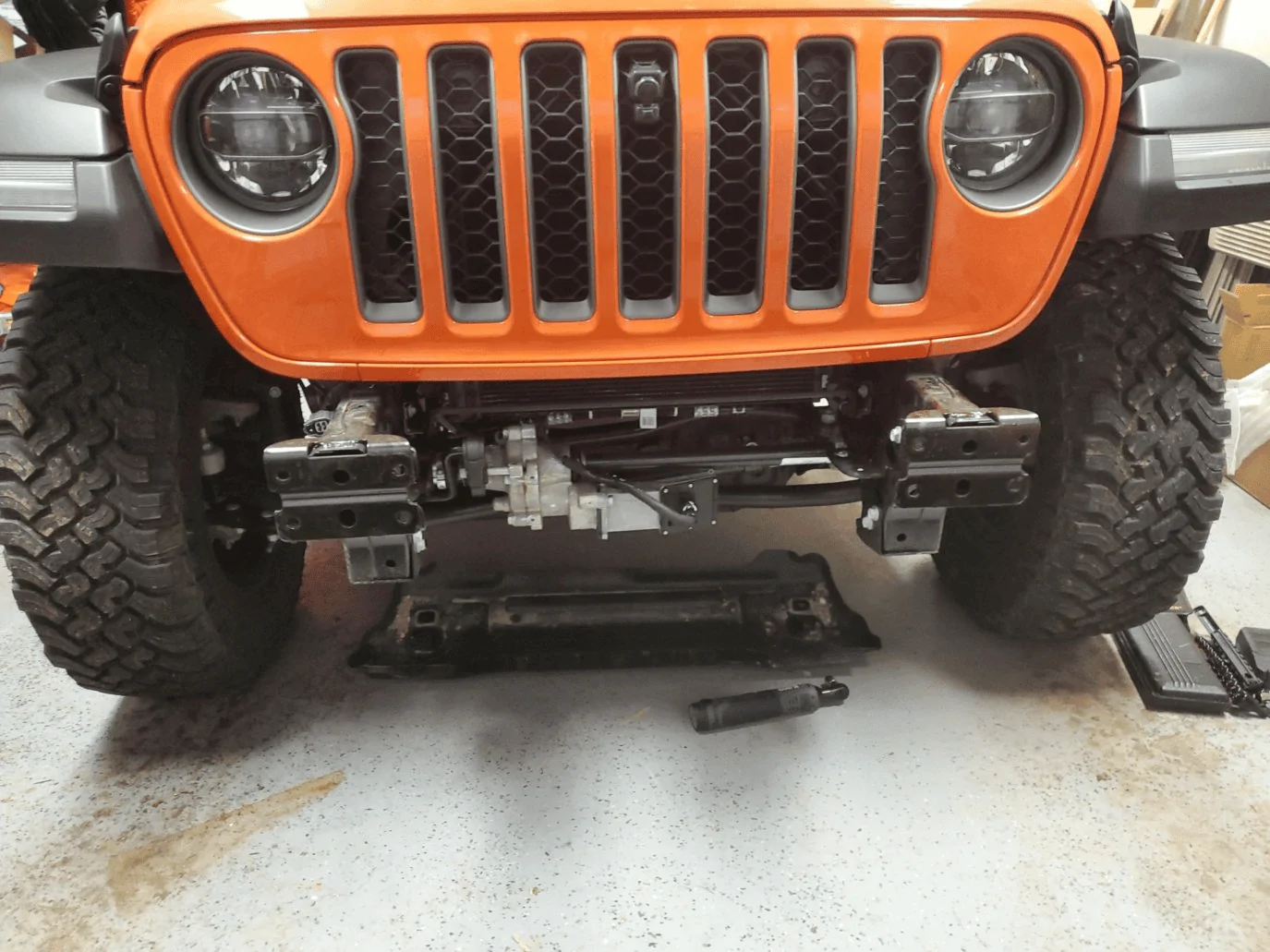 Jeep Gladiator Are front frame horns boxed or do I have access to this trim hole? ( after front bumper and mounts removal)? 1662666976966