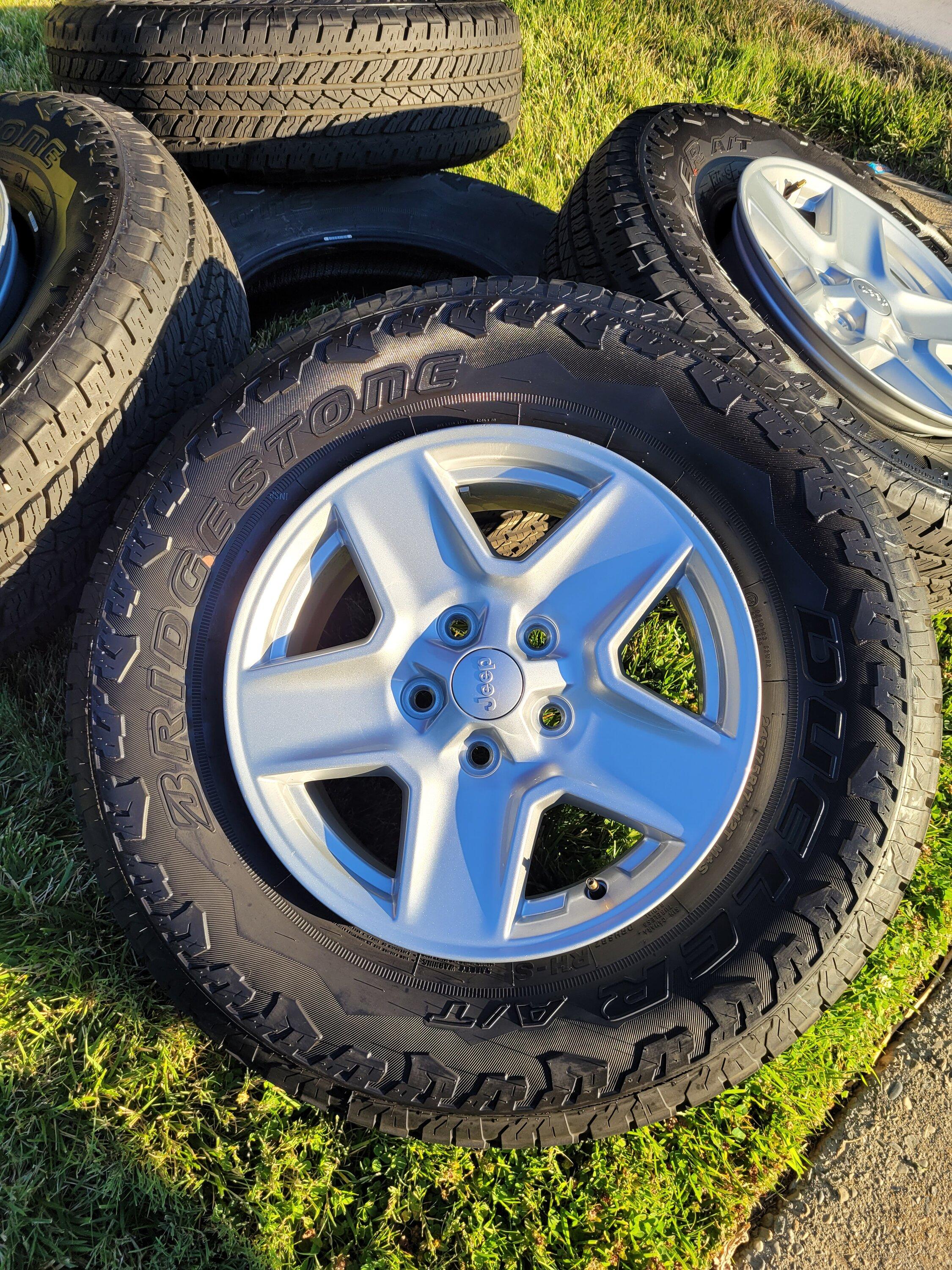 Jeep Gladiator 4 2022 Gladiator Sport S wheels and 5 Bridgestone Dueller A/T tires 245/75R17 - $300 20220722_192727