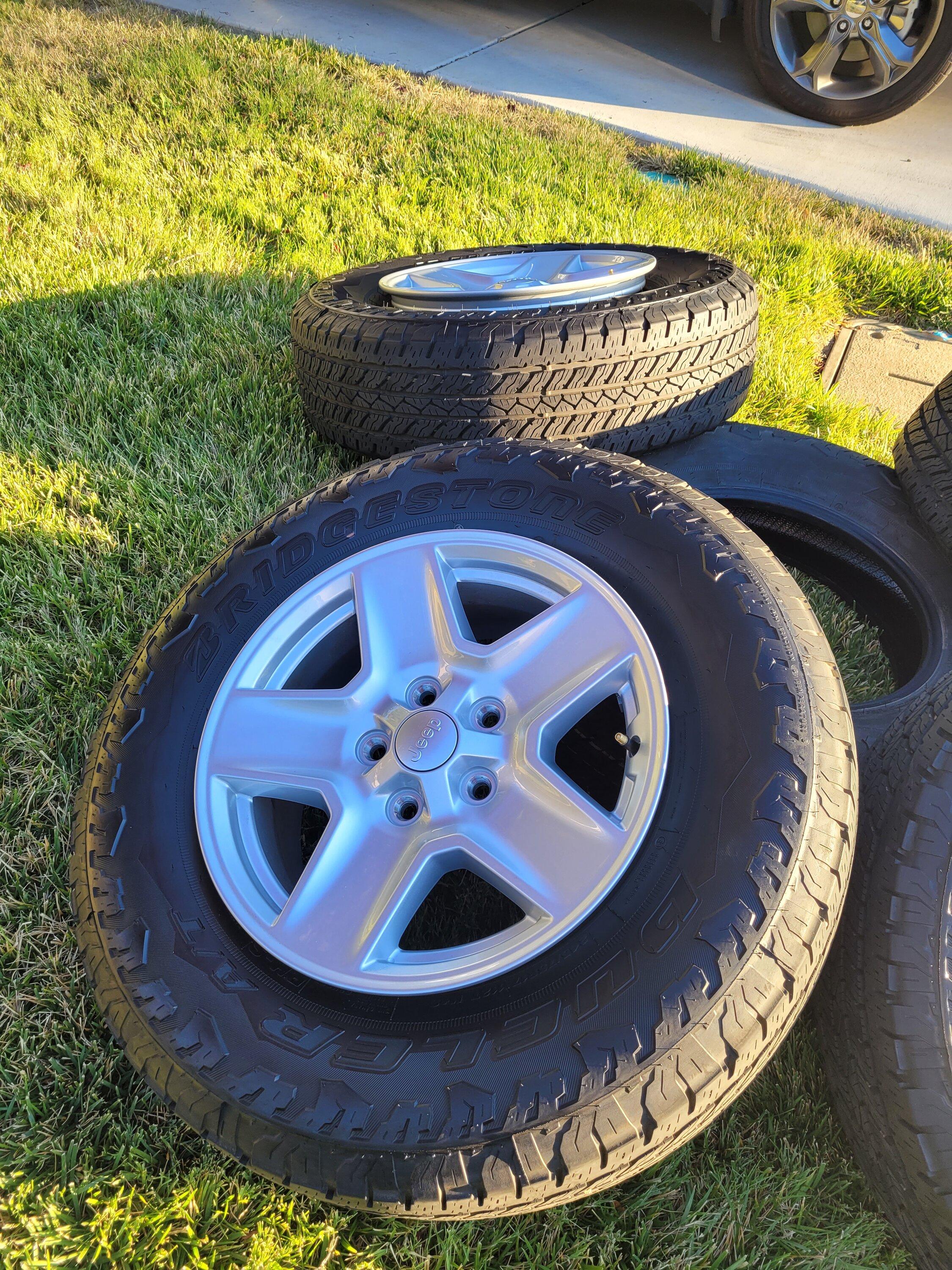 Jeep Gladiator 4 2022 Gladiator Sport S wheels and 5 Bridgestone Dueller A/T tires 245/75R17 - $300 20220722_192742