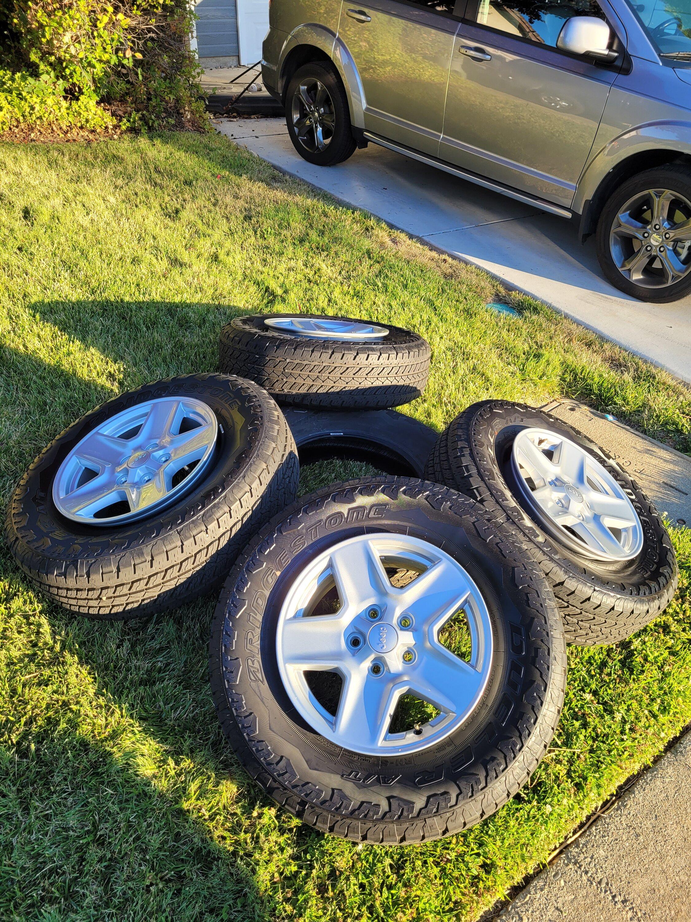 Jeep Gladiator 4 2022 Gladiator Sport S wheels and 5 Bridgestone Dueller A/T tires 245/75R17 - $300 20220722_192800