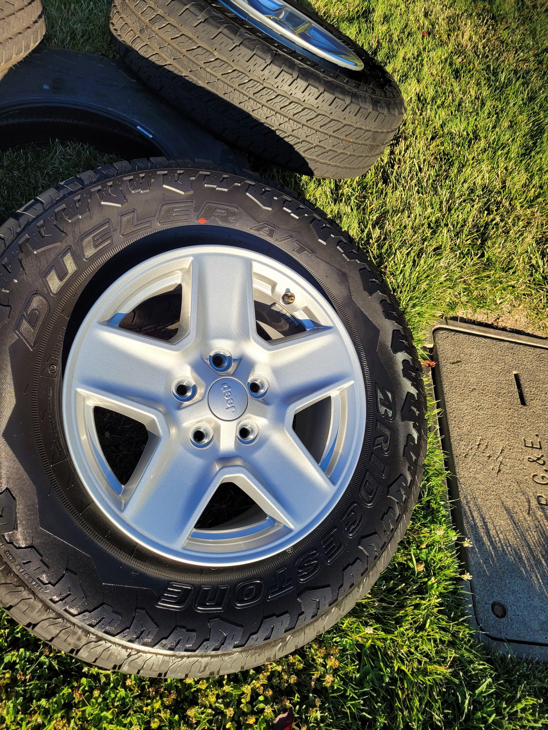 Jeep Gladiator 4 2022 Gladiator Sport S wheels and 5 Bridgestone Dueller A/T tires 245/75R17 - $300 20220722_192735