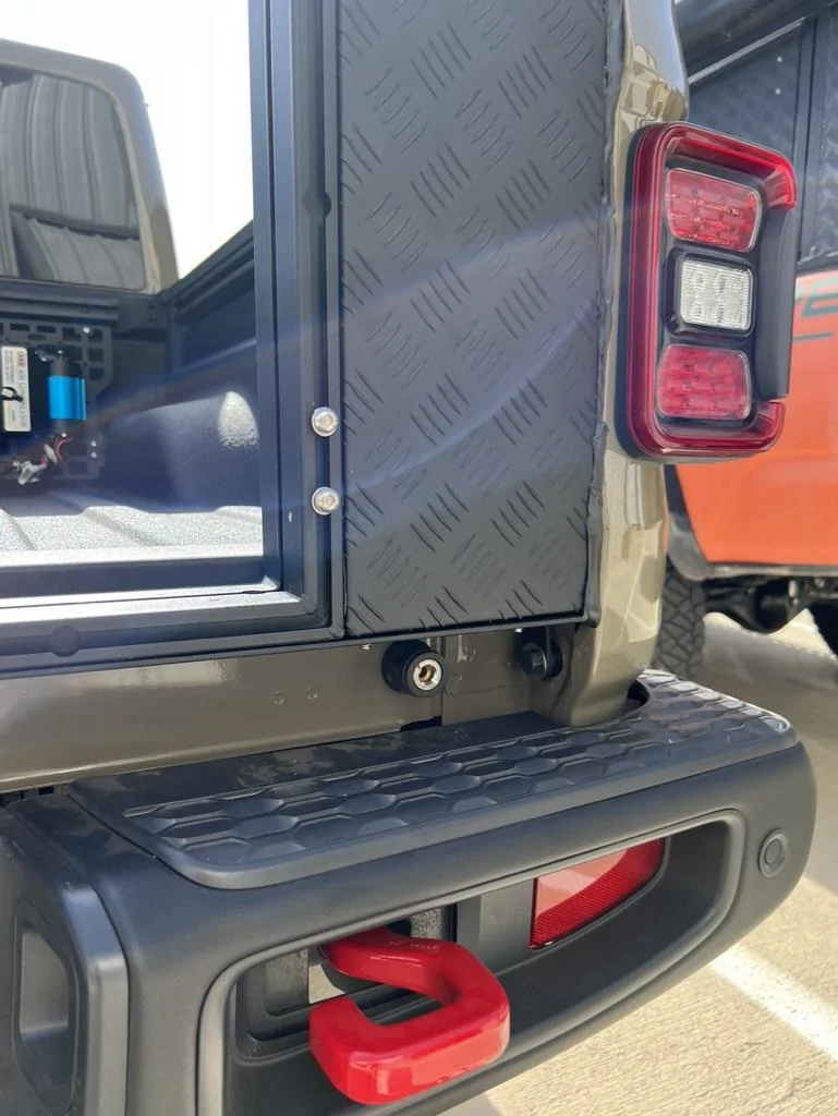 Jeep Gladiator Alu-Cab Canopy Camper Roll Call 123_1(1)
