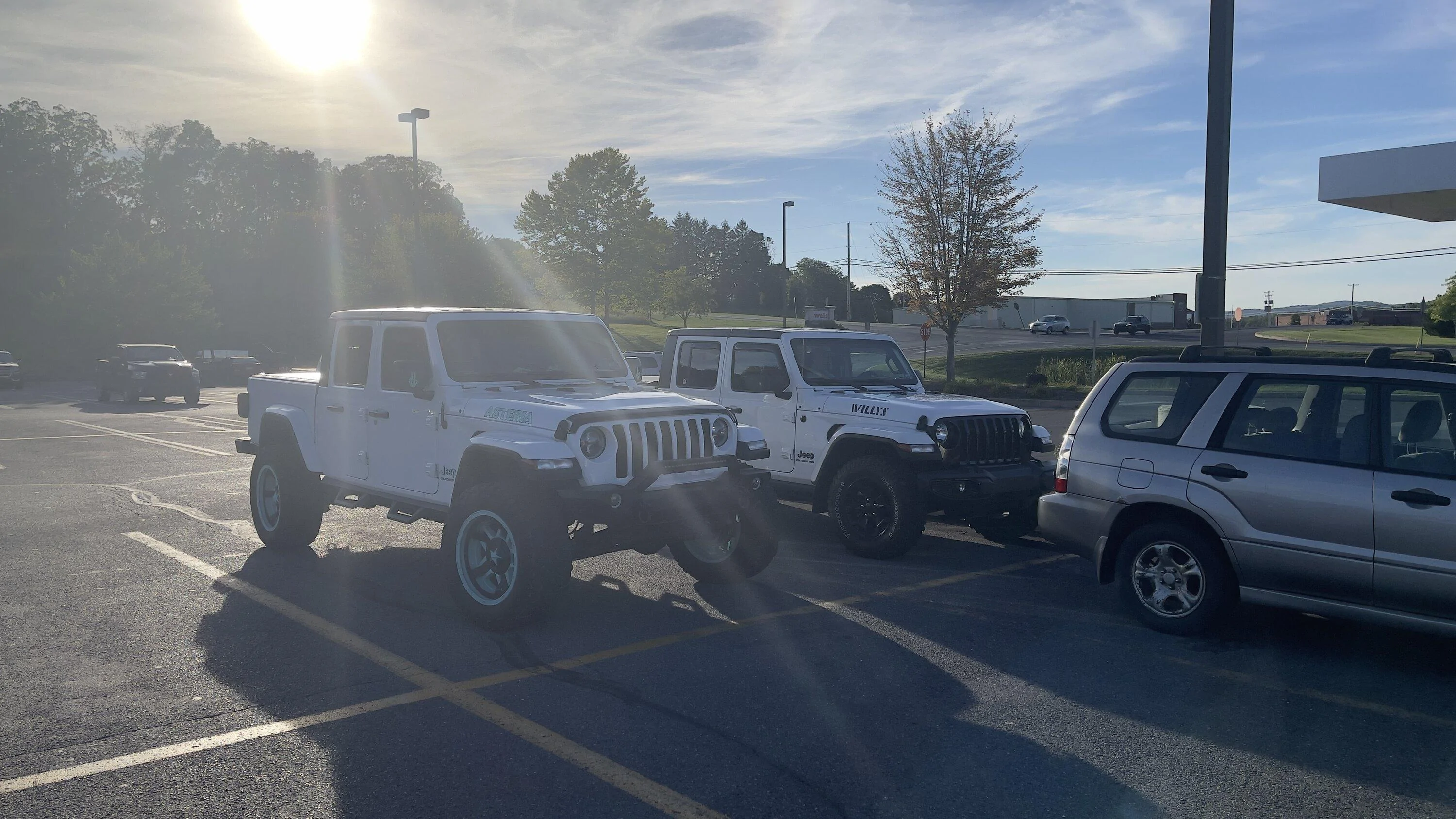 Jeep Gladiator Jeeps Parking Next To Jeeps 48A4ABE7-9B09-49B2-84C9-48407355F5AC