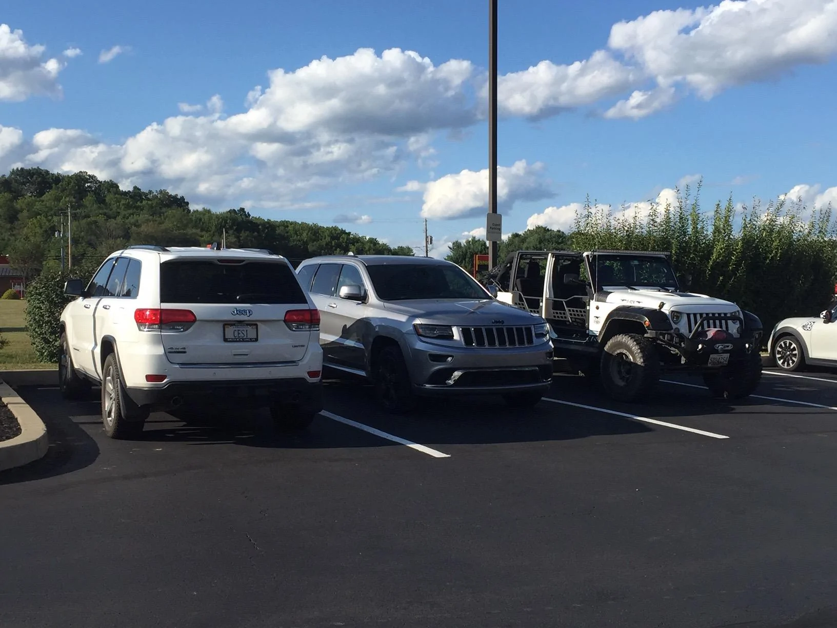 Jeep Gladiator Jeeps Parking Next To Jeeps 338A7882-3F0A-4E5A-A943-7BEFA849D6A2