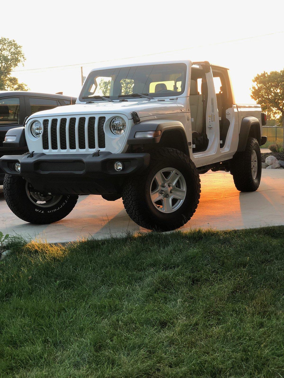 Jeep Gladiator BRIGHT WHITE Gladiator JT Club IMG-8997.JPG