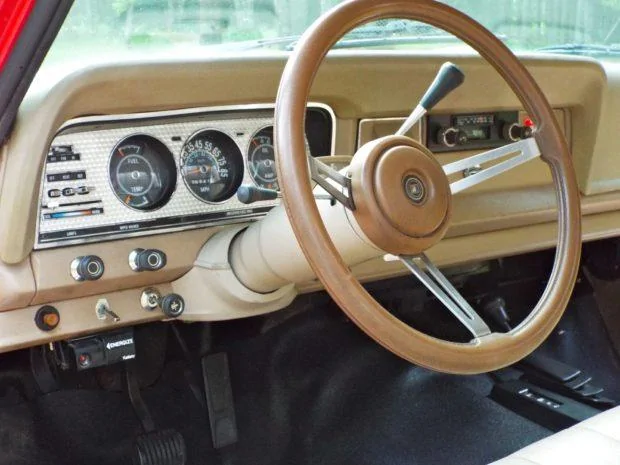 Jeep Gladiator 1968 Kaiser Jeep M715 Dump Truck on BringATrailer 1968_jeep_m715_custom_15627871658495d565ef6dash-620x465