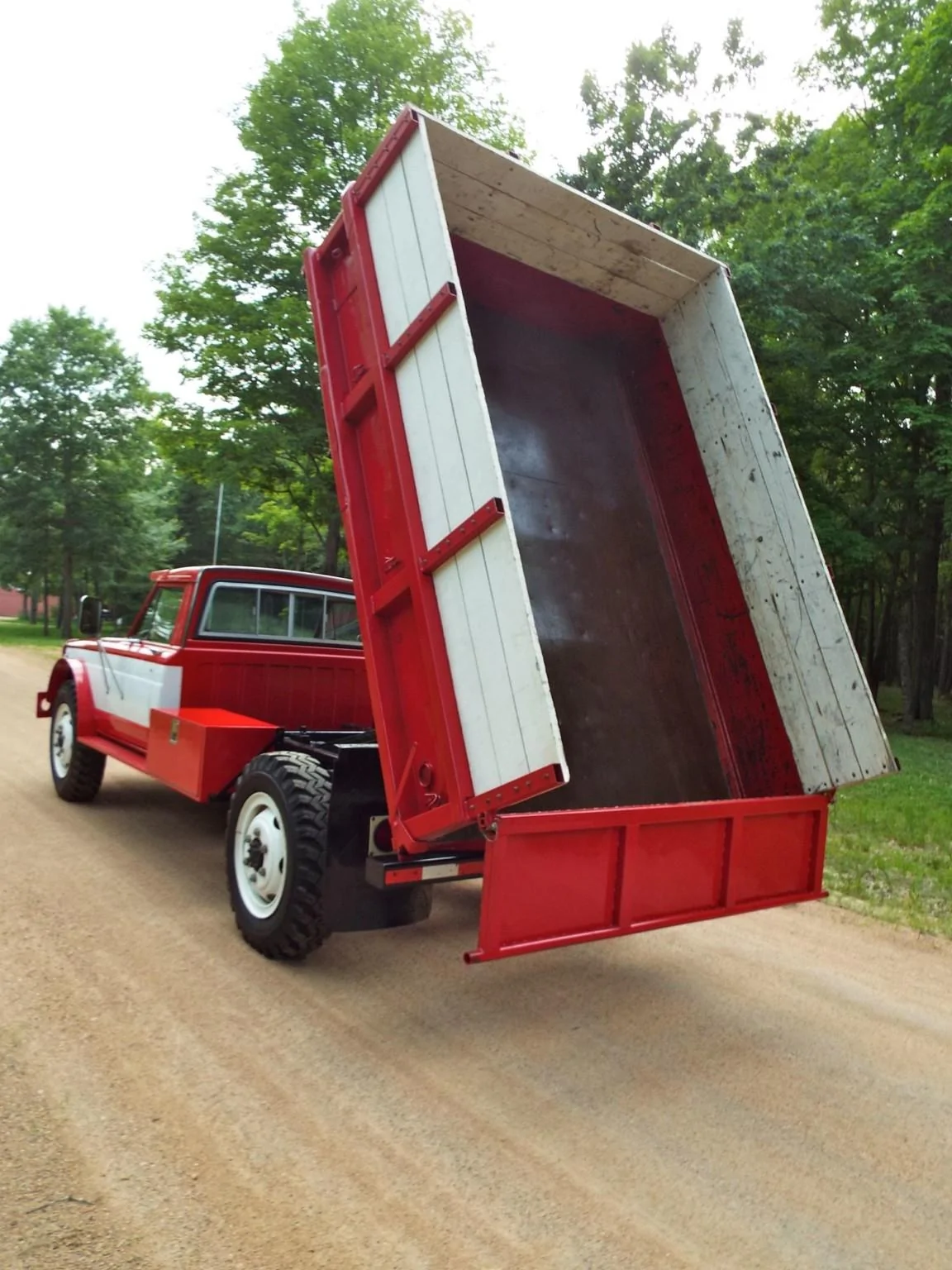 Jeep Gladiator 1968 Kaiser Jeep M715 Dump Truck on BringATrailer 1968_jeep_m715_custom_1562787129565ef66e7dff9f98bed-up-rear