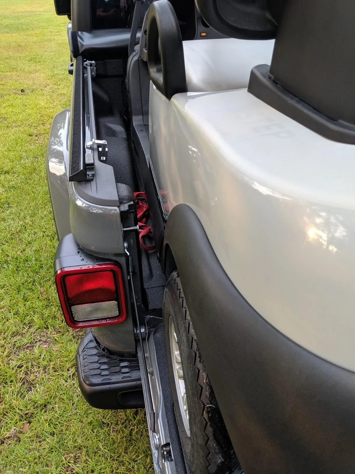 Jeep Gladiator Club car golf cart DOES fit in the bed of the Gladiator IMG_20190813_193347