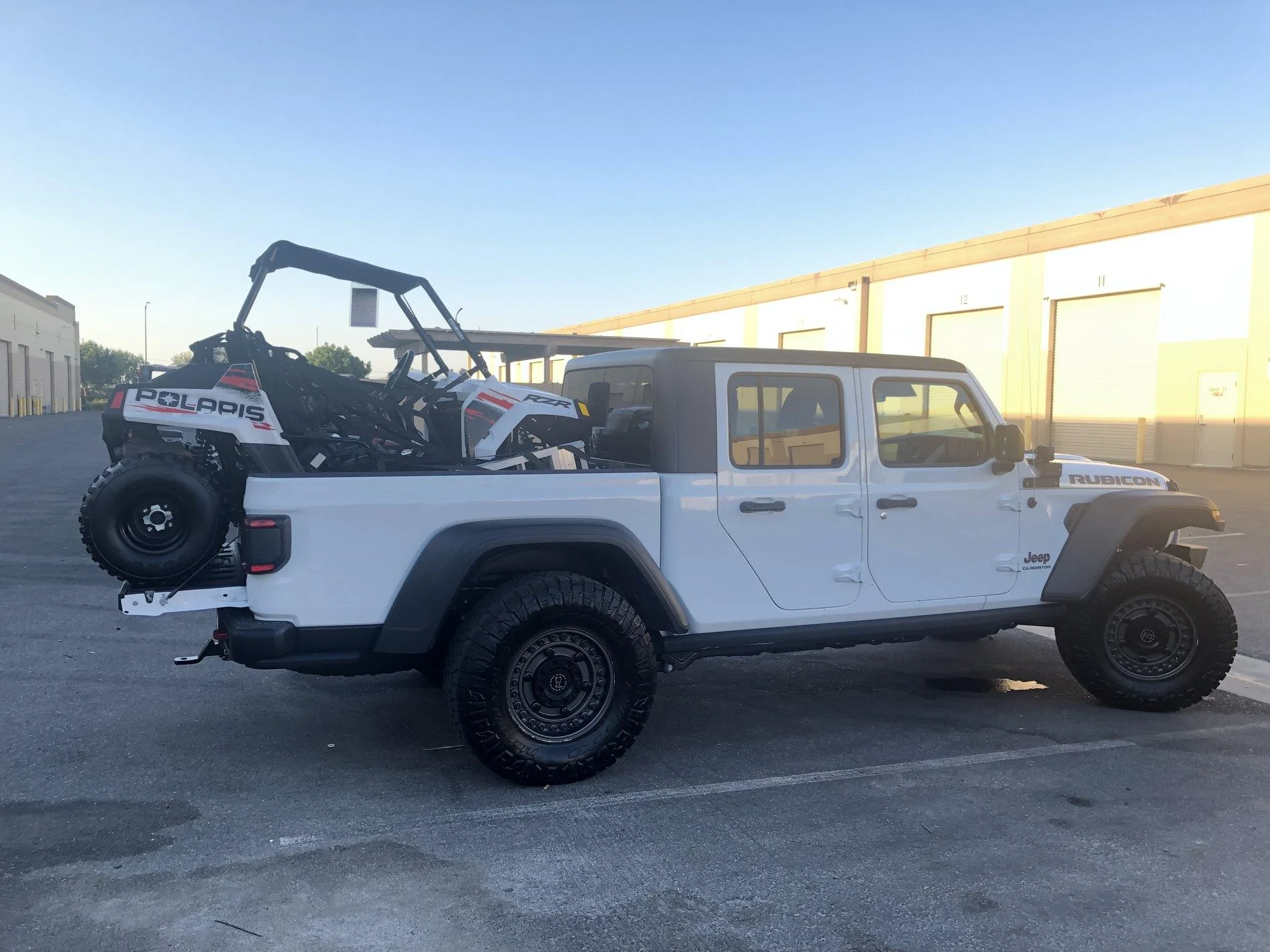 Jeep Gladiator Club car golf cart DOES fit in the bed of the Gladiator E1C73473-4E25-4196-8CB0-27E9731818D1