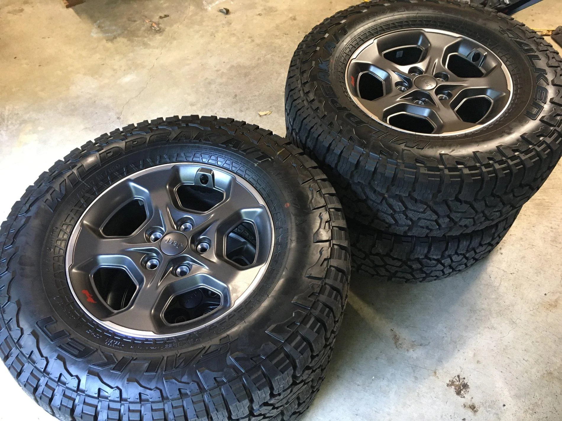 Jeep Gladiator Rubicon Wheels with AT tires and TPMS 9277448C-9F12-4296-A1C5-D1CE753C4FEF