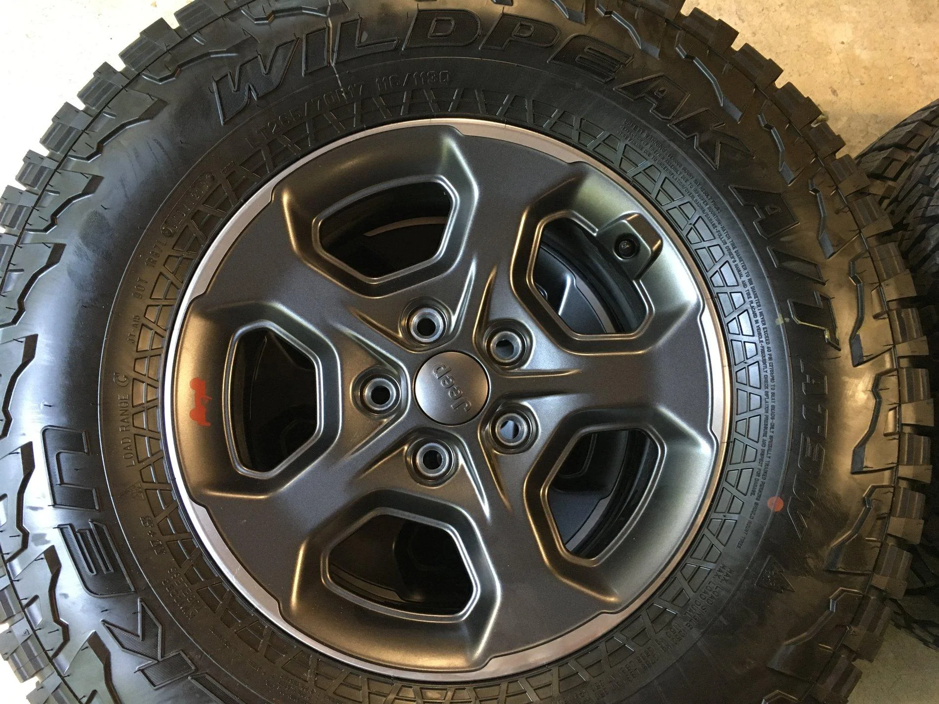 Jeep Gladiator Rubicon Wheels with AT tires and TPMS 37EFCFD4-01B3-4AFE-B88F-895246F2697D