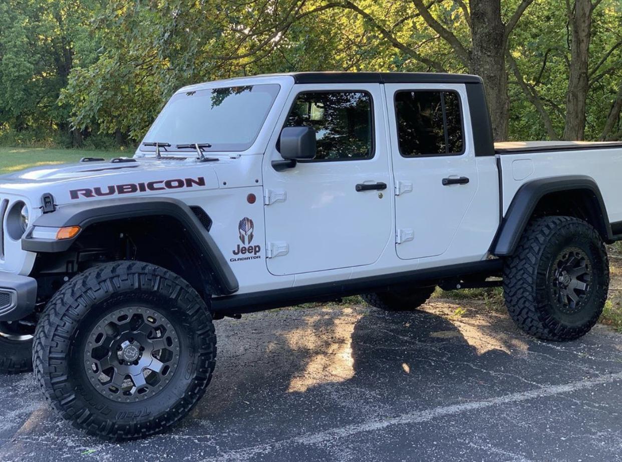 Jeep Gladiator BRIGHT WHITE Gladiator JT Club 5E3C9A1C-0209-4950-87B7-CFCFA37E93B9