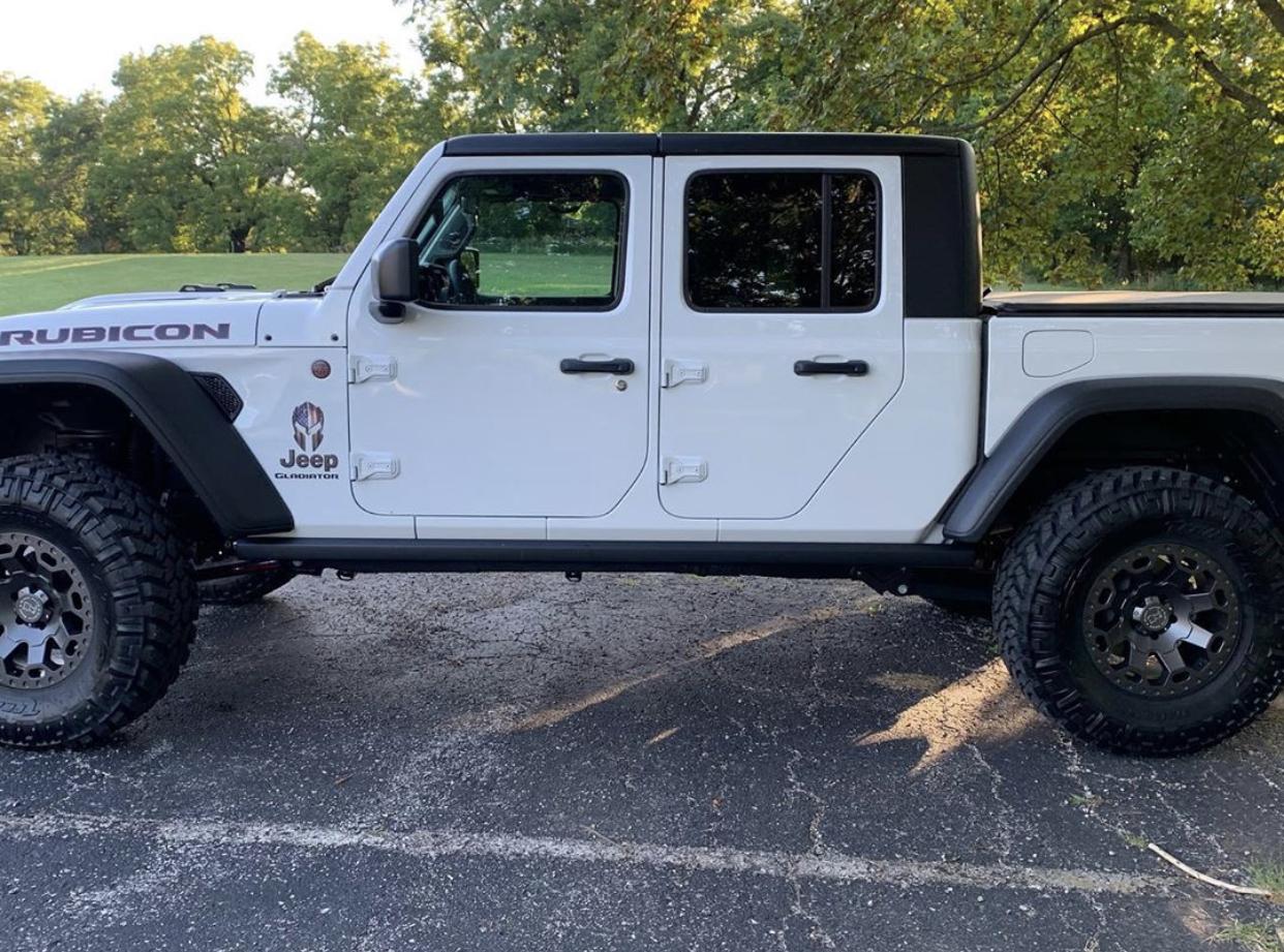 Jeep Gladiator BRIGHT WHITE Gladiator JT Club 14AF90B1-4447-4699-9FA9-E3A189C8B51E