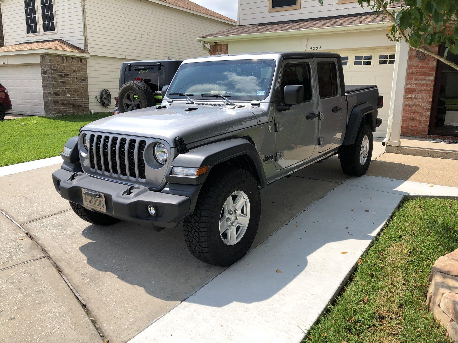 Jeep Gladiator Pictures of 33s and 35s 9706B38F-F52B-4FD9-956A-C11F9AA9F378