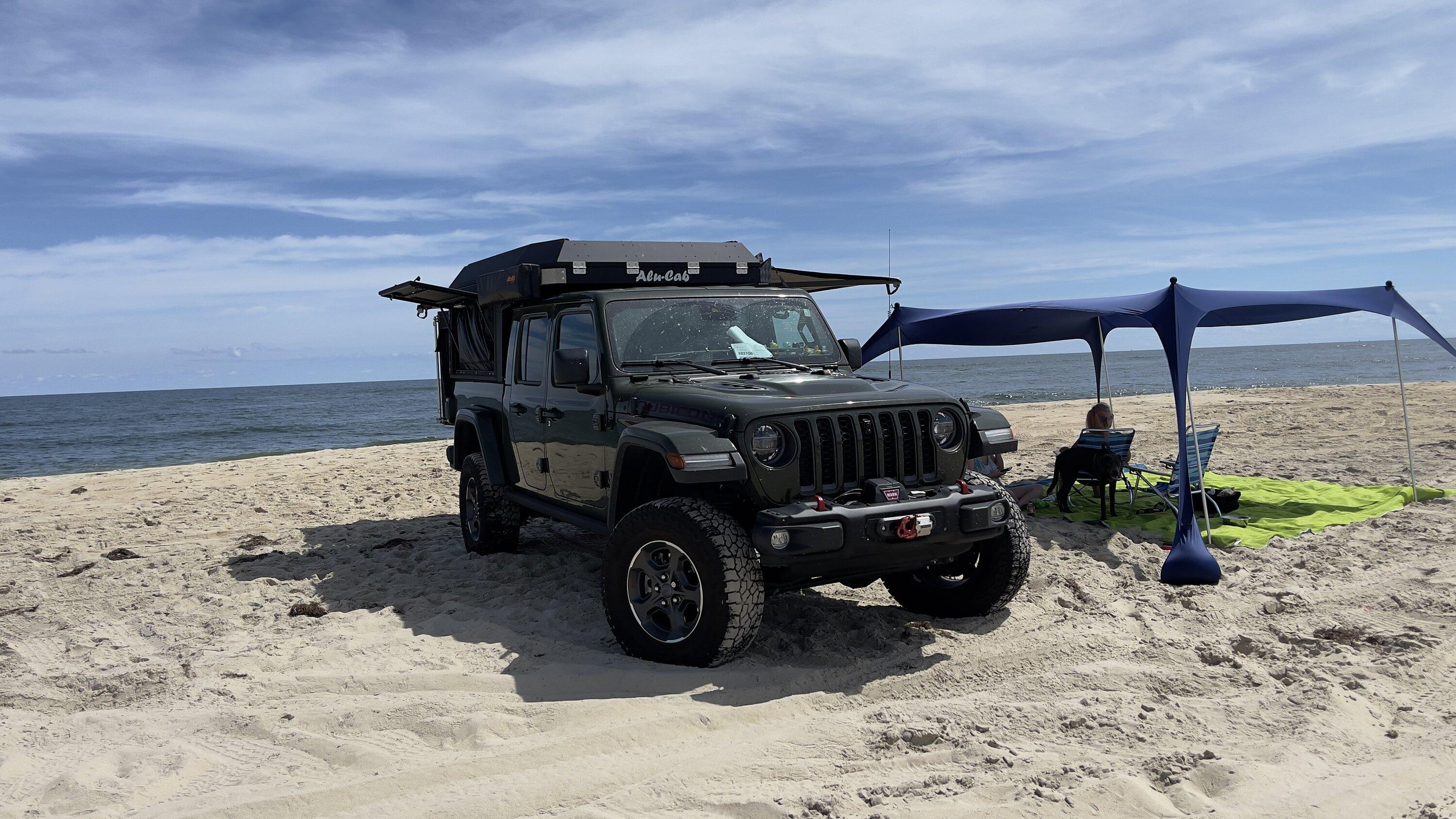Jeep Gladiator Alu-Cab Canopy Camper Roll Call CE39E472-849C-449B-9F9E-7AE44AEF8852