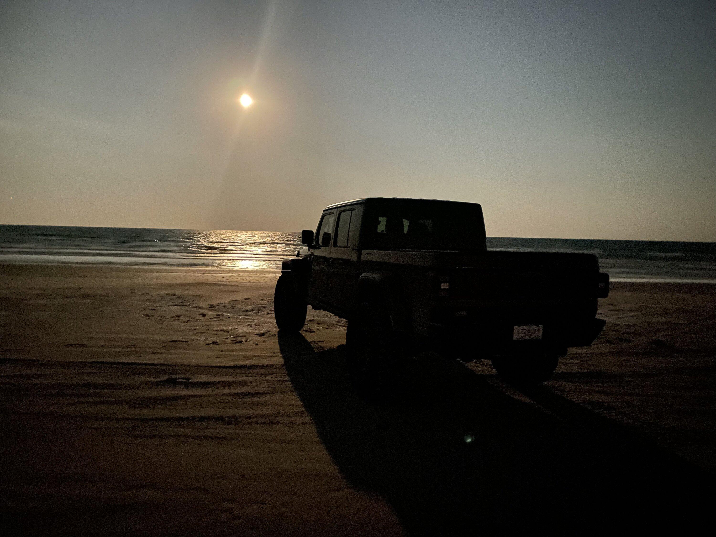 Jeep Gladiator Gladiator Glamour Shots 32498AE7-2BDE-4E9C-8564-1C268B8A0A0F