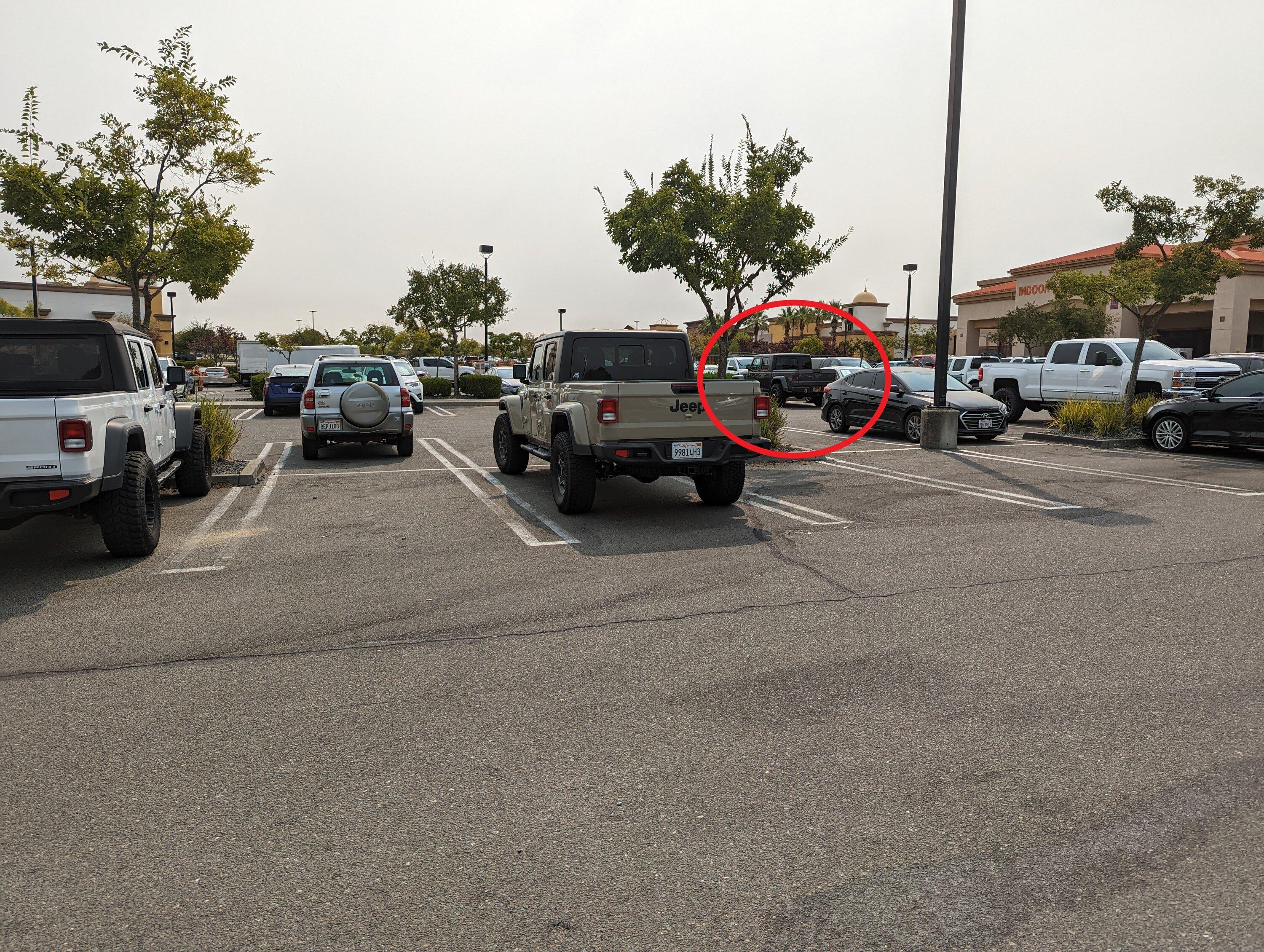 Jeep Gladiator Jeeps Parking Next To Jeeps PXL_20220910_184116080