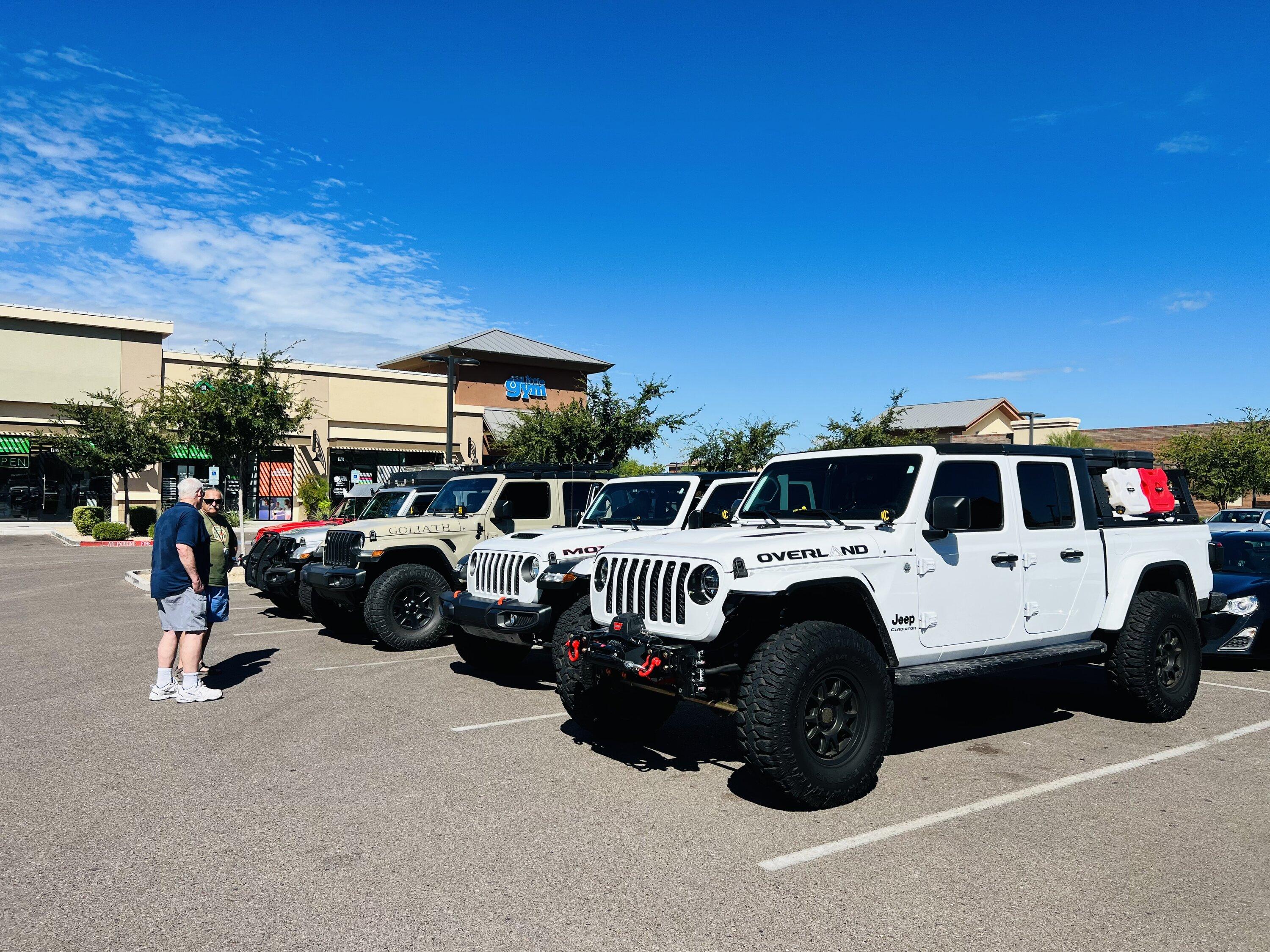 Jeep Gladiator Jeeps Parking Next To Jeeps 77DBF828-AE1B-4573-906F-A33560FA0915