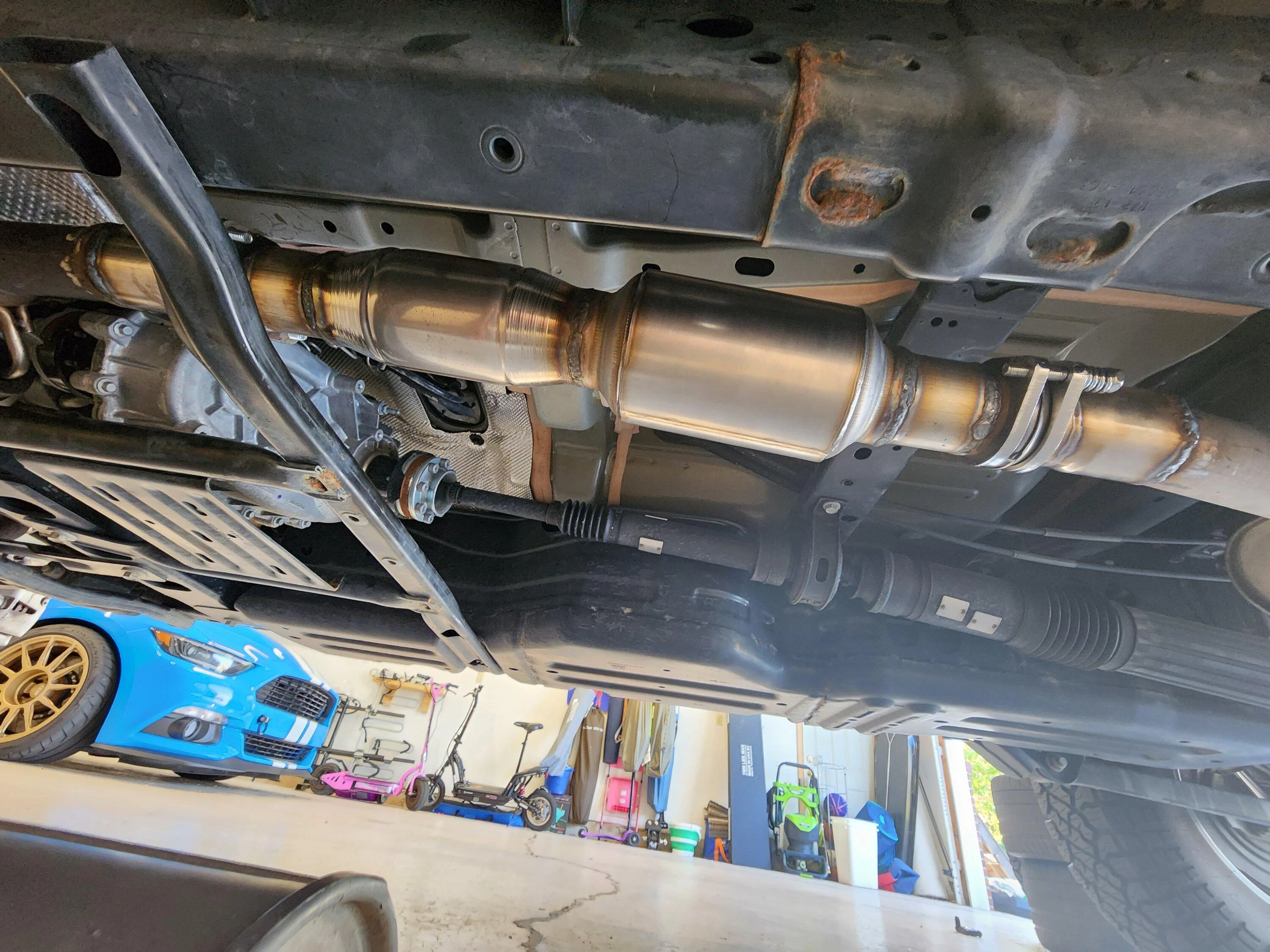 Jeep Gladiator Both intake cams replaced now the cats......kind of lol 20220910_171712