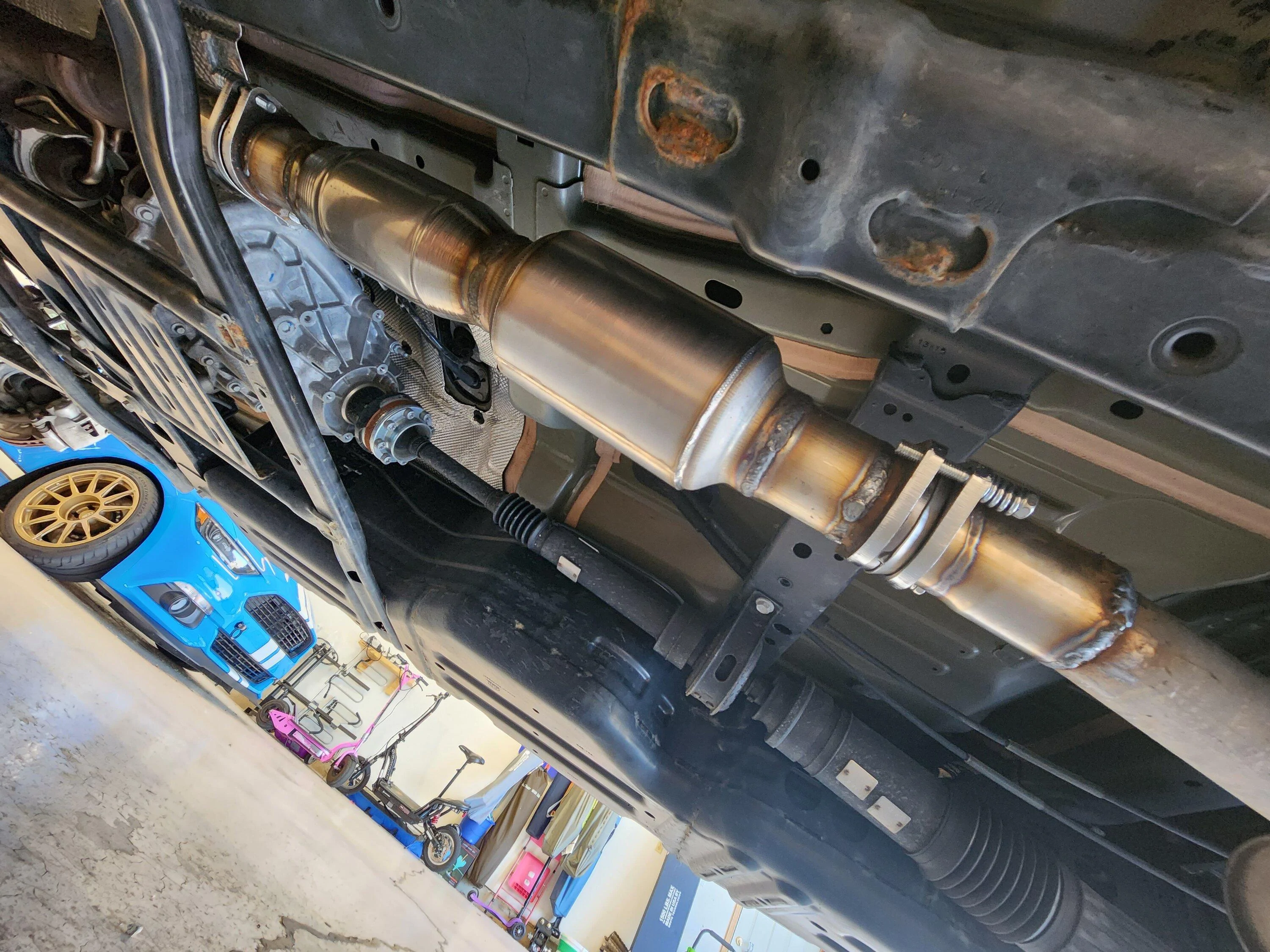 Jeep Gladiator Both intake cams replaced now the cats......kind of lol 20220910_171717