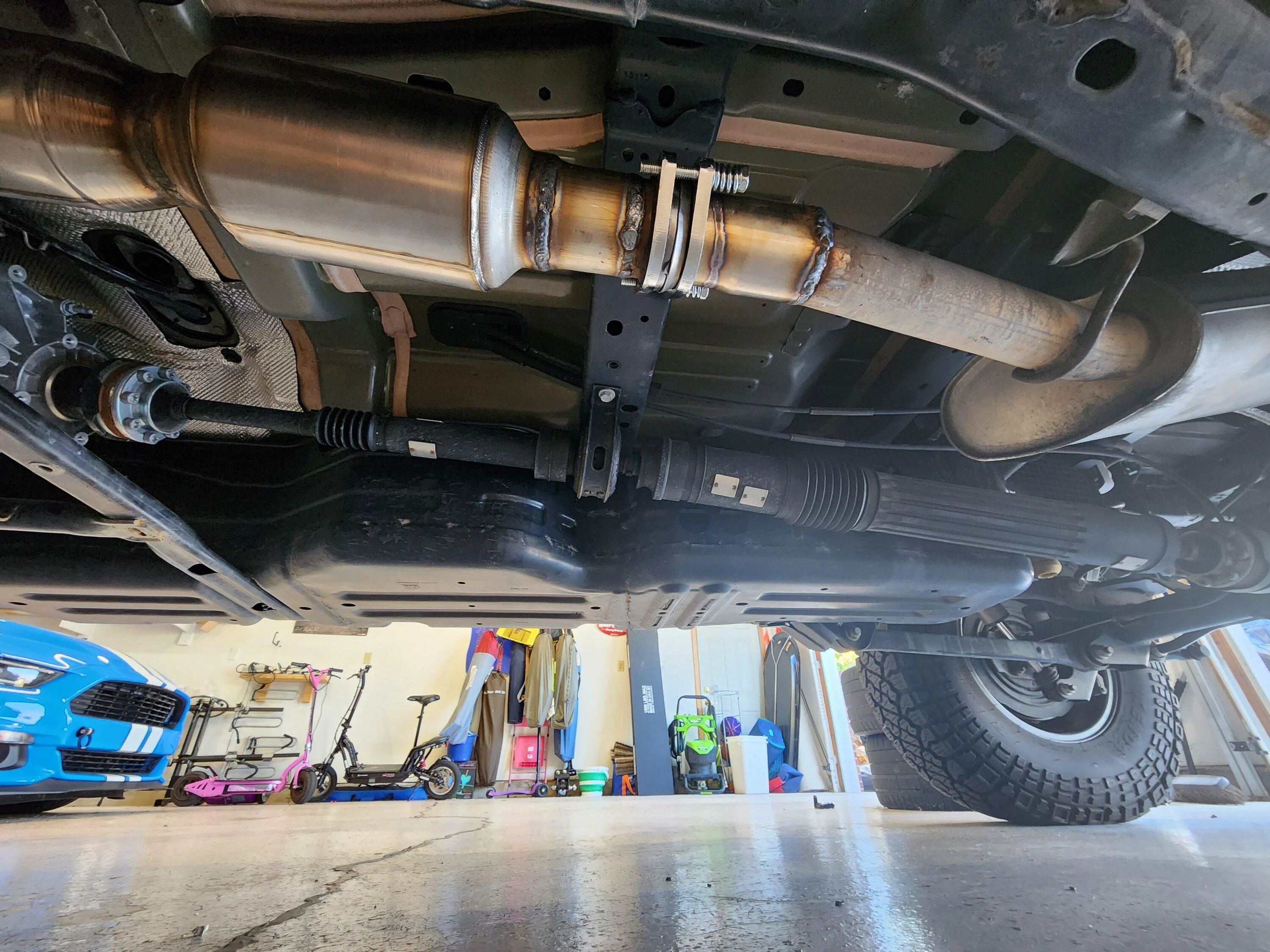 Jeep Gladiator Both intake cams replaced now the cats......kind of lol 20220910_171727