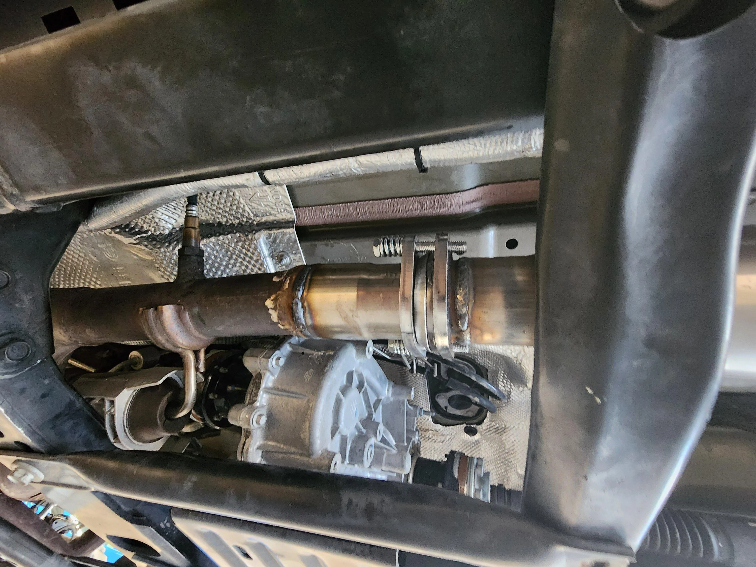 Jeep Gladiator Both intake cams replaced now the cats......kind of lol 20220910_171731