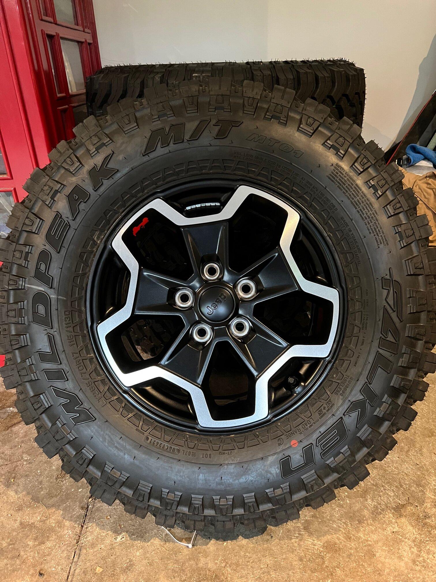 Jeep Gladiator 2022 JT Rubicon 33" Tires & Wheels $700 IMG_7213