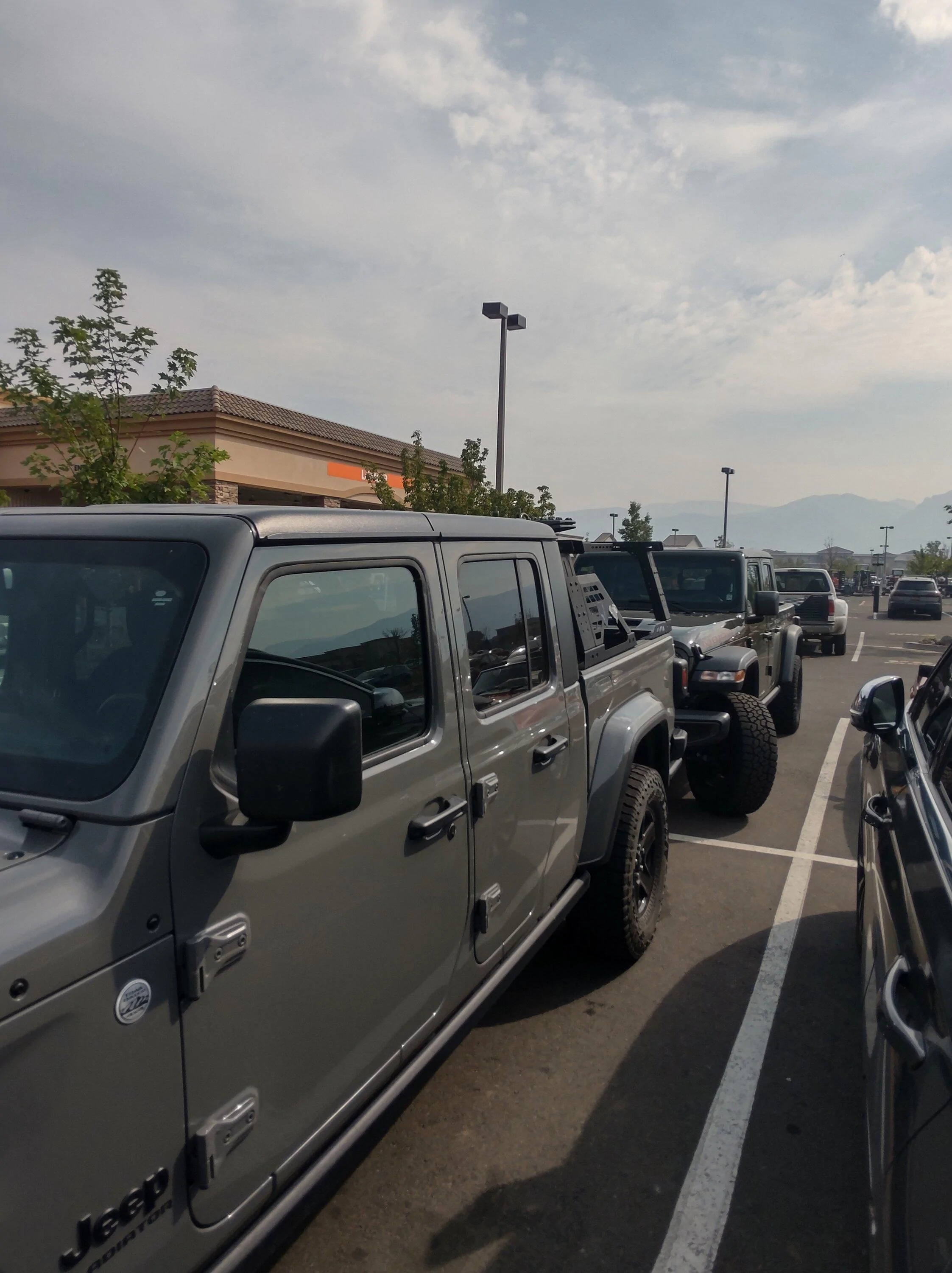 Jeep Gladiator Jeeps Parking Next To Jeeps IMG_20220911_102320909_HDR