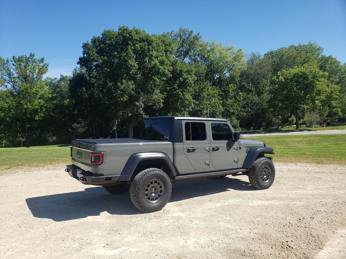 Jeep Gladiator 2020 JT Sport S Built (4.56, e-locker, lift, etc.) $46,000 20220912_131144