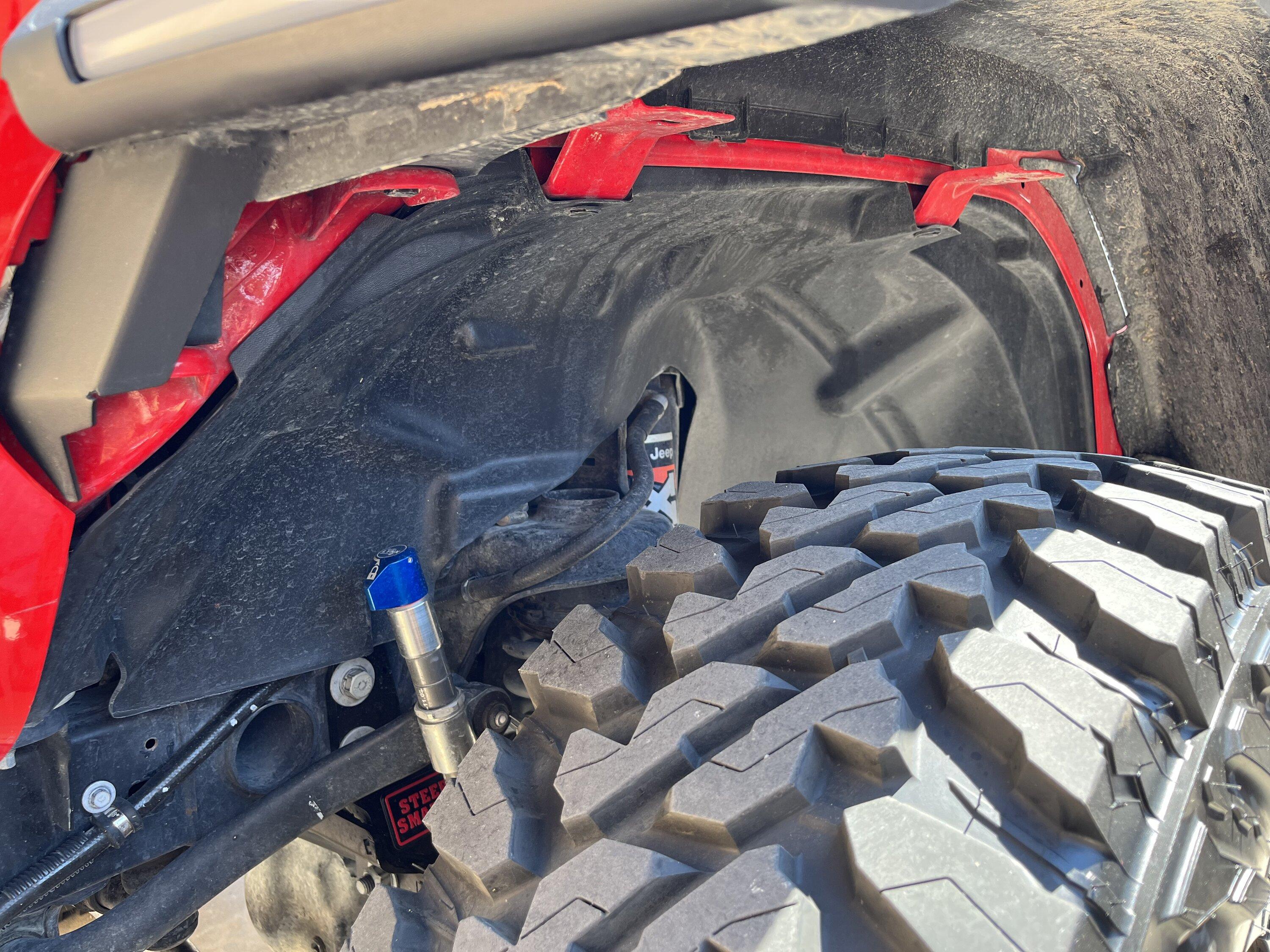 Jeep Gladiator Fender liner does not like strong headwinds. IMG_5365[1].JPG