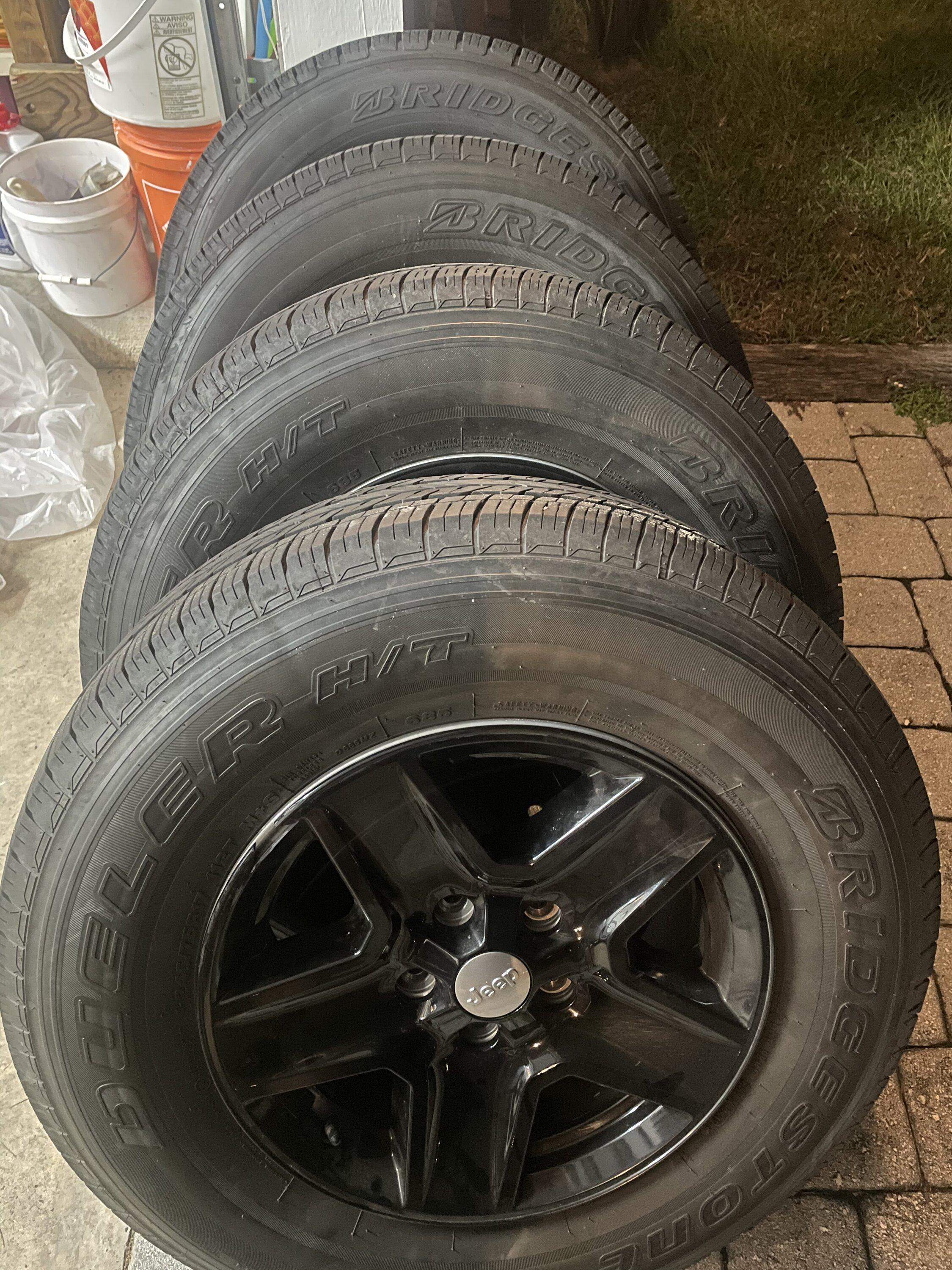 Jeep Gladiator 21 Sport wheels and Duelers 2D5C3850-4794-460D-AB59-C27E586E05A3
