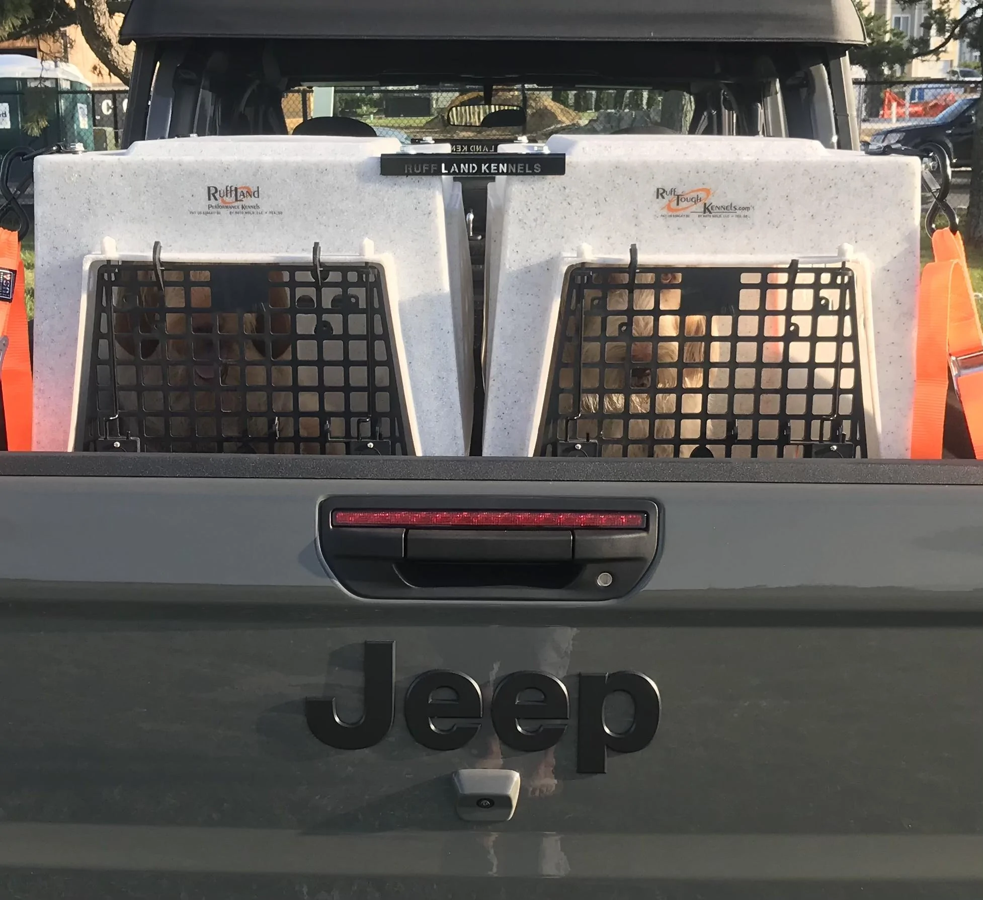 Jeep Gladiator Ruffland Kennel For Your Dog 2BF831FB-FC47-4498-A1C6-B68784C38D5D