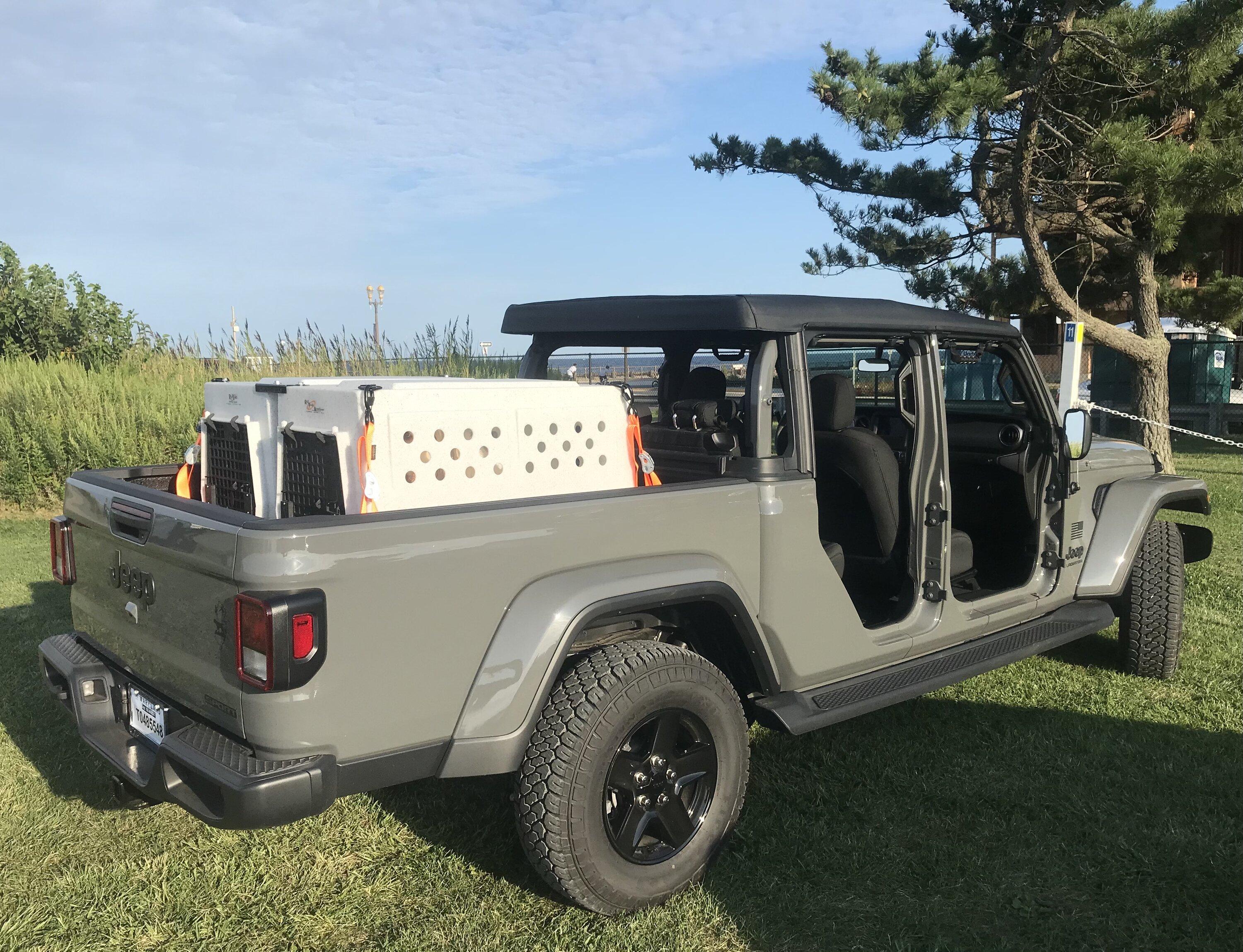 Jeep Gladiator Ruffland Kennel For Your Dog 4B8FAF9F-CAD8-4B30-851F-4C4ED464BFFB