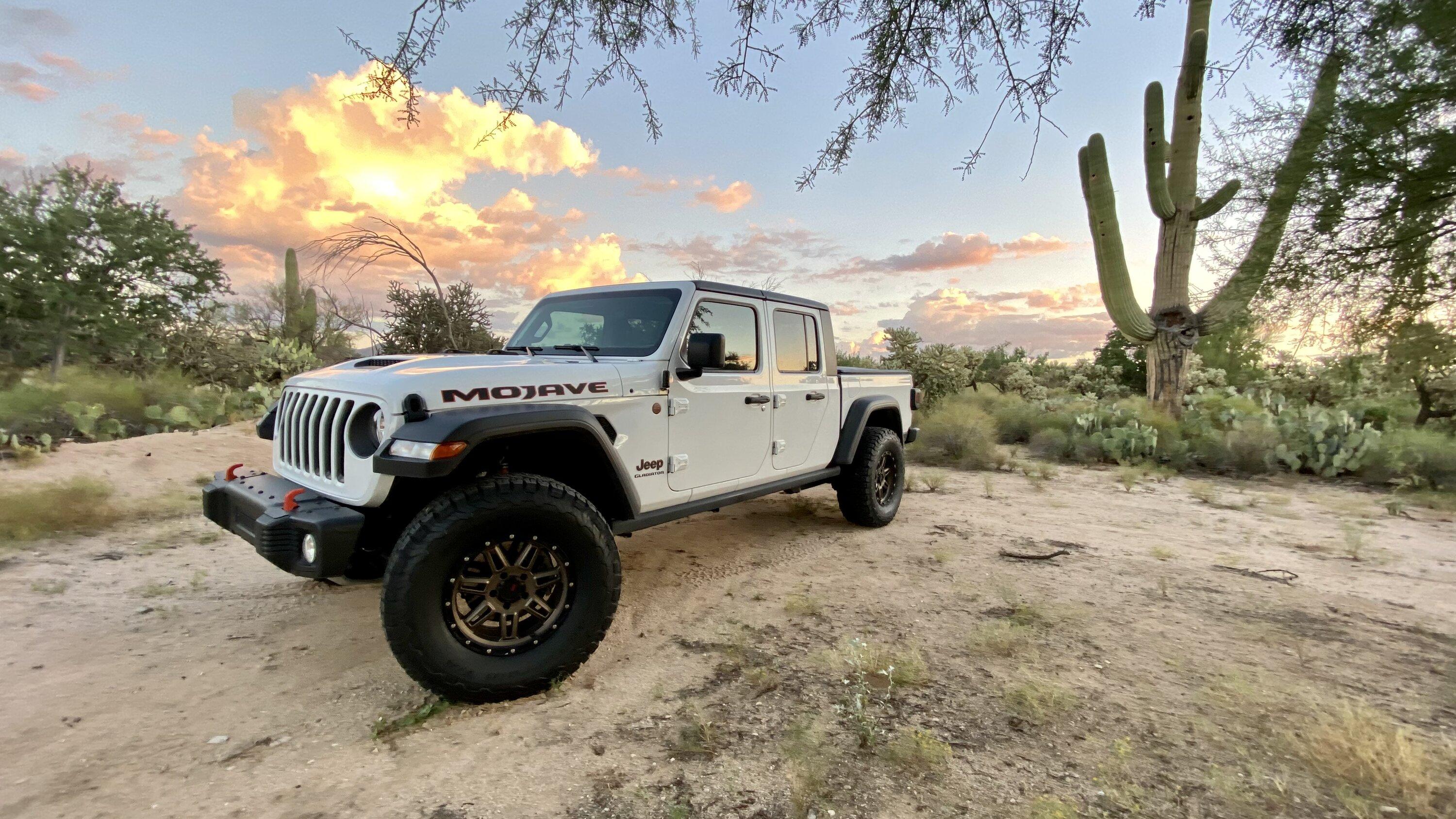 Jeep Gladiator Gladiator Glamour Shots 8B1FF182-3994-47EA-816A-DBF2B37217B9