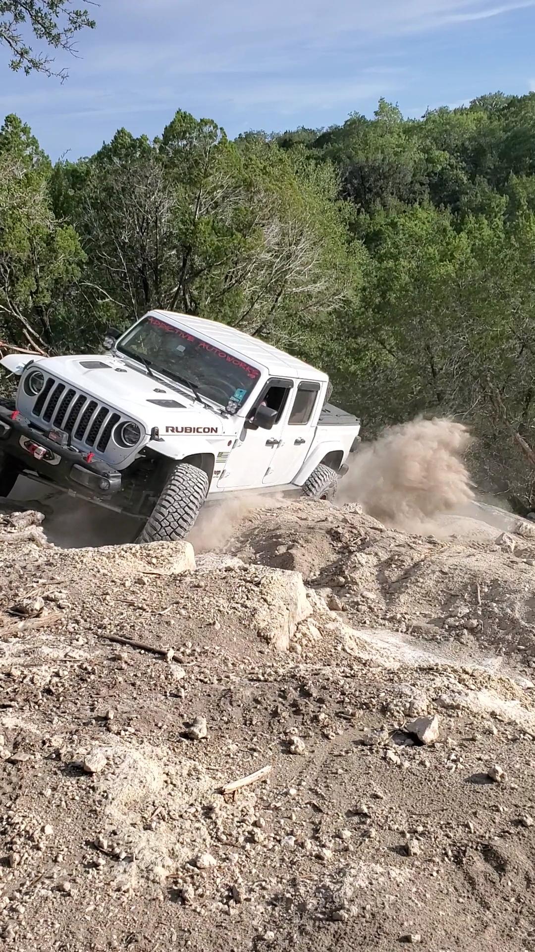 Jeep Gladiator Levi's JTR 'Do-Everything' Build VideoCapture_20220807-201603