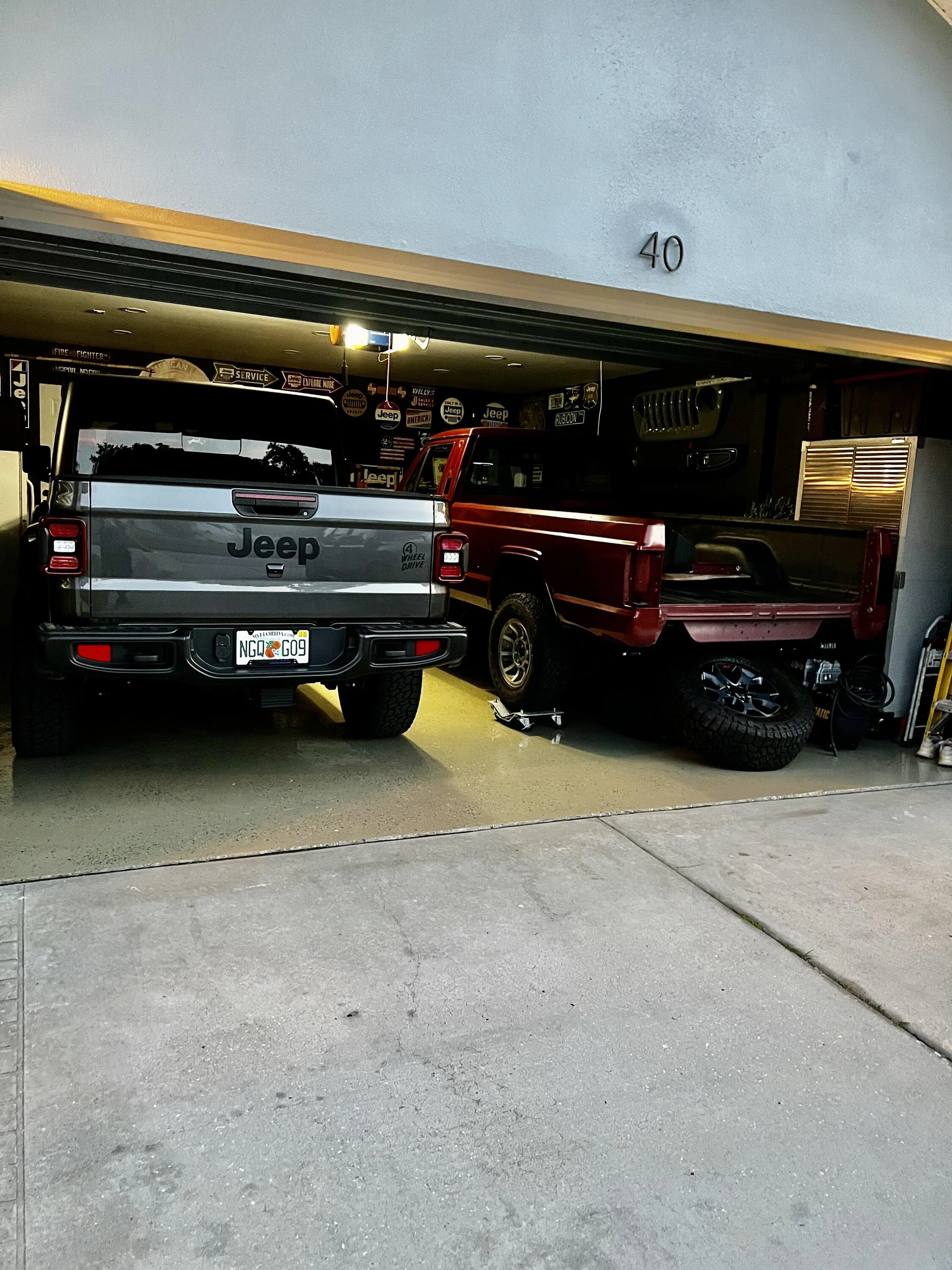 Jeep Gladiator Jeeps Parking Next To Jeeps DA103907-A755-4313-BFD8-7A20D03DB85E