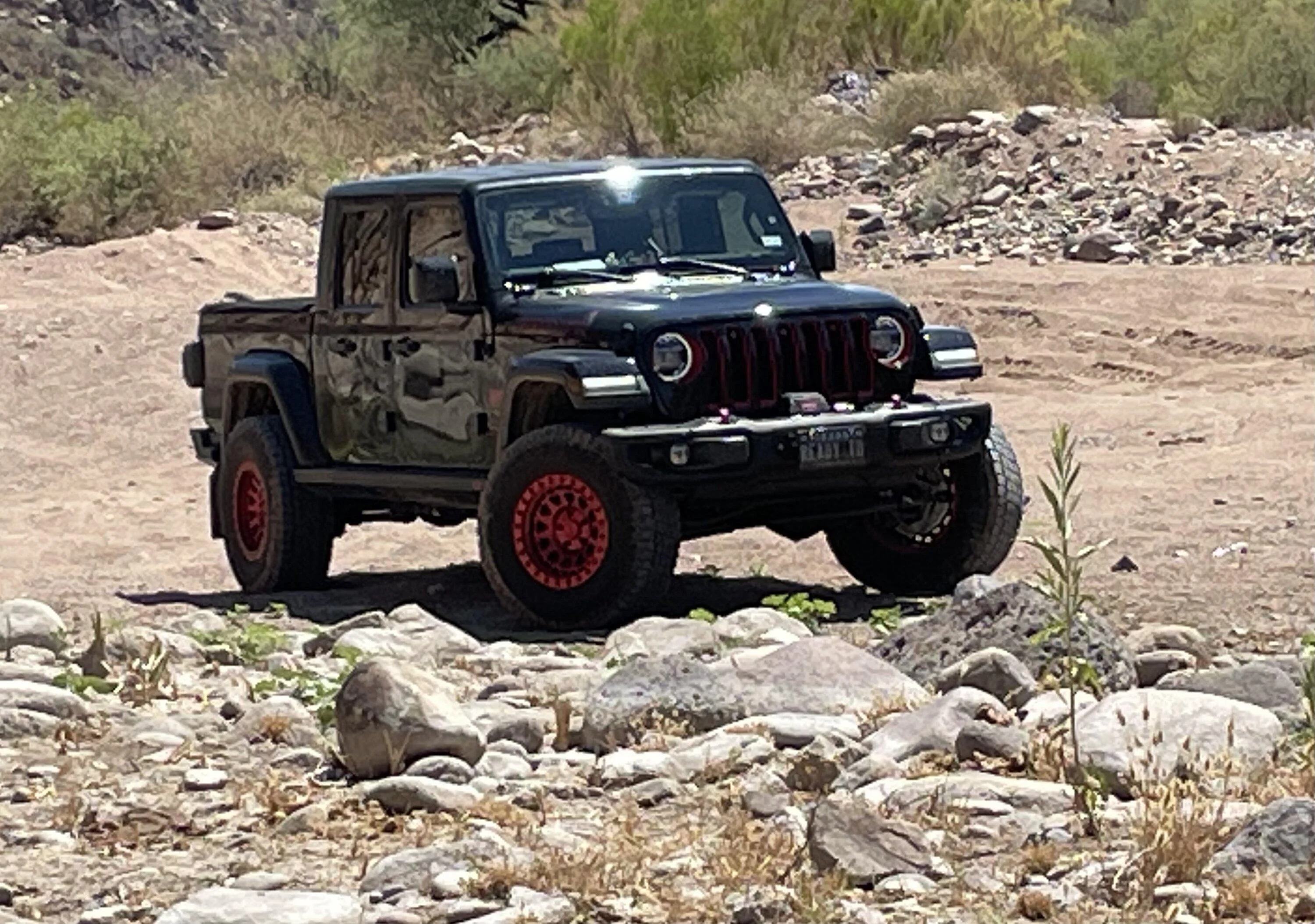 Jeep Gladiator What got me black badging? 227B6B1C-E892-48DB-9919-210254E6D451