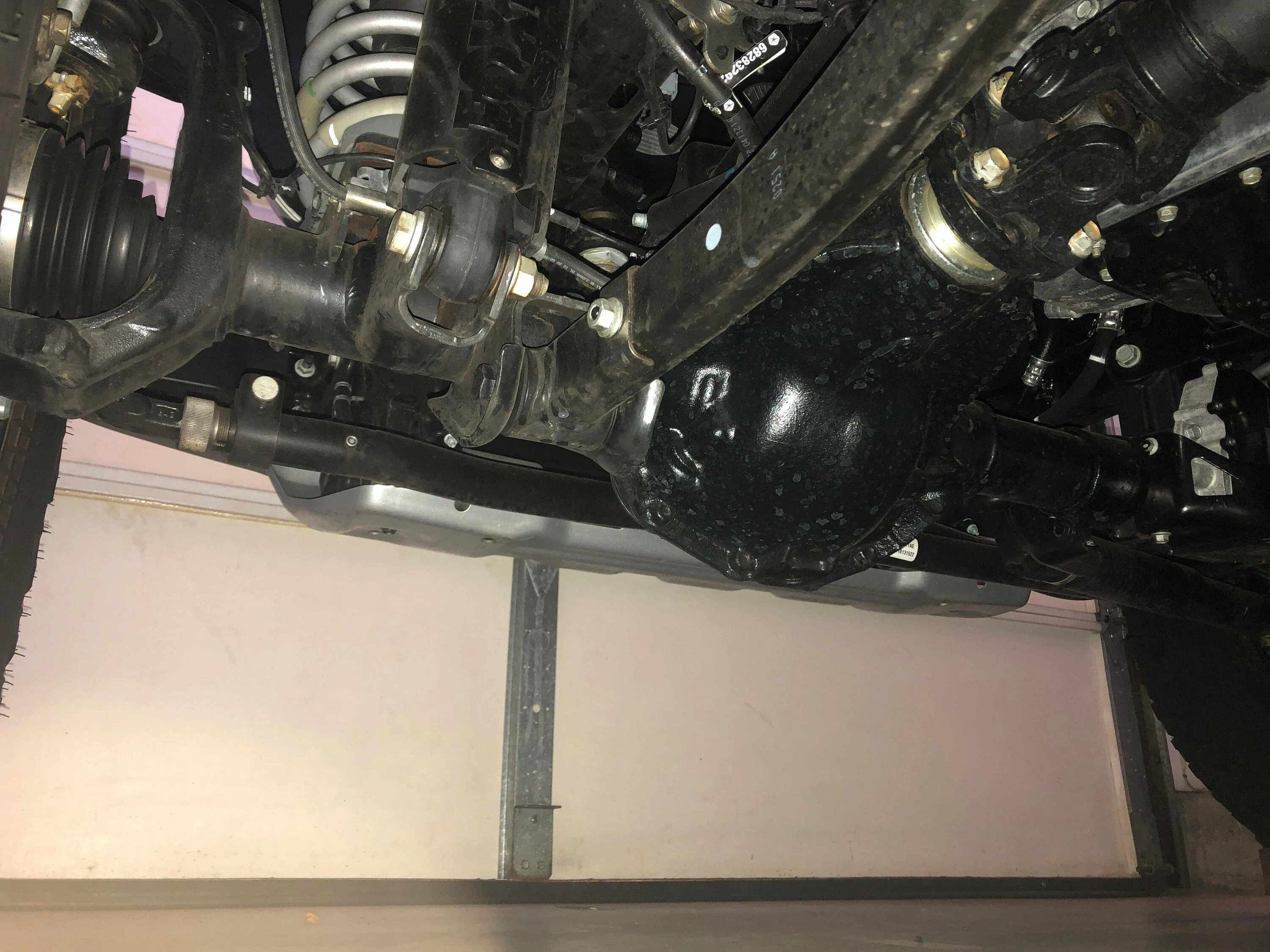 Jeep Gladiator What do you guys use to touch up underneath jeep JT Front Axle 3