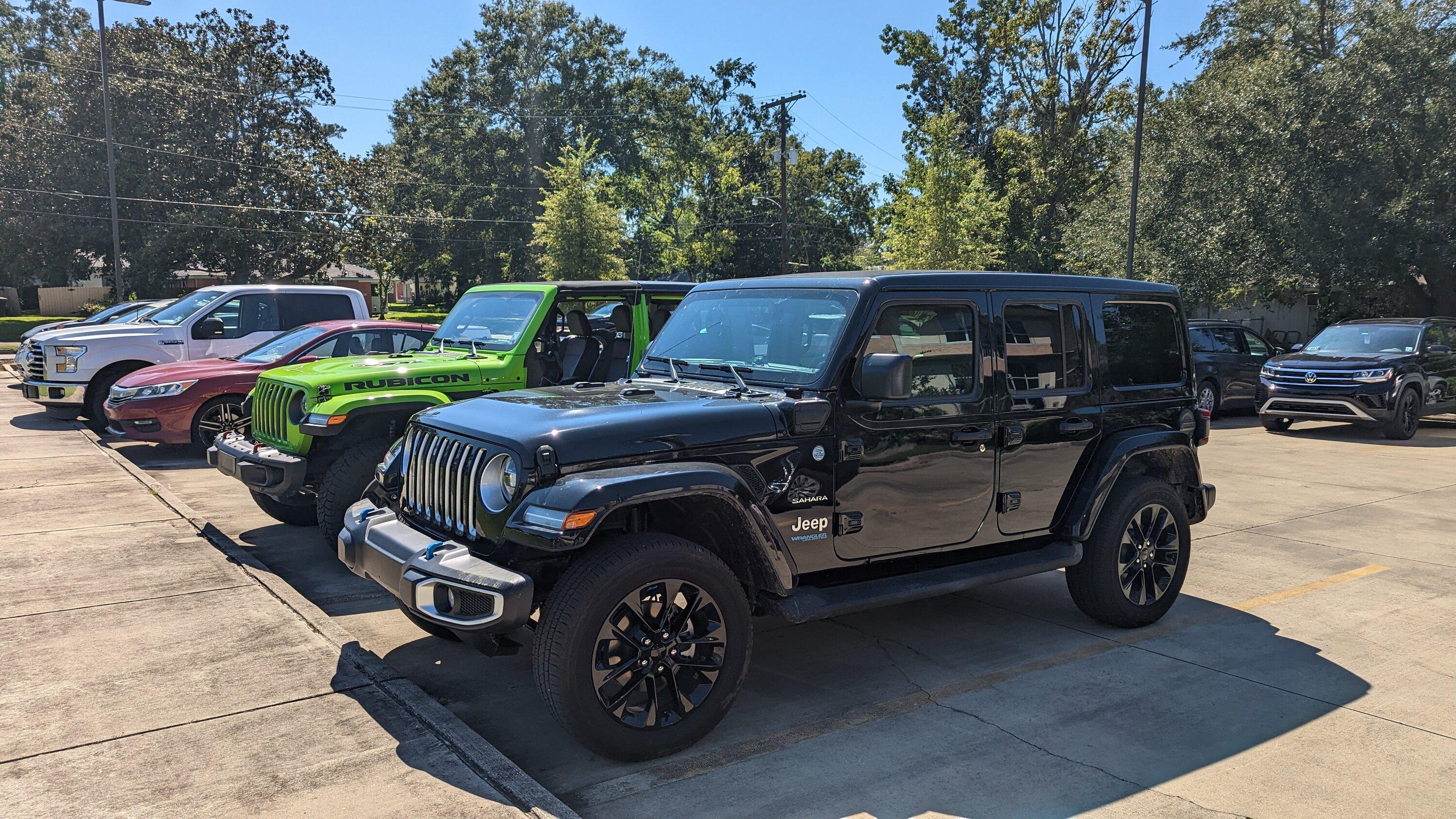 Jeep Gladiator Jeeps Parking Next To Jeeps PXL_20220914_200137876