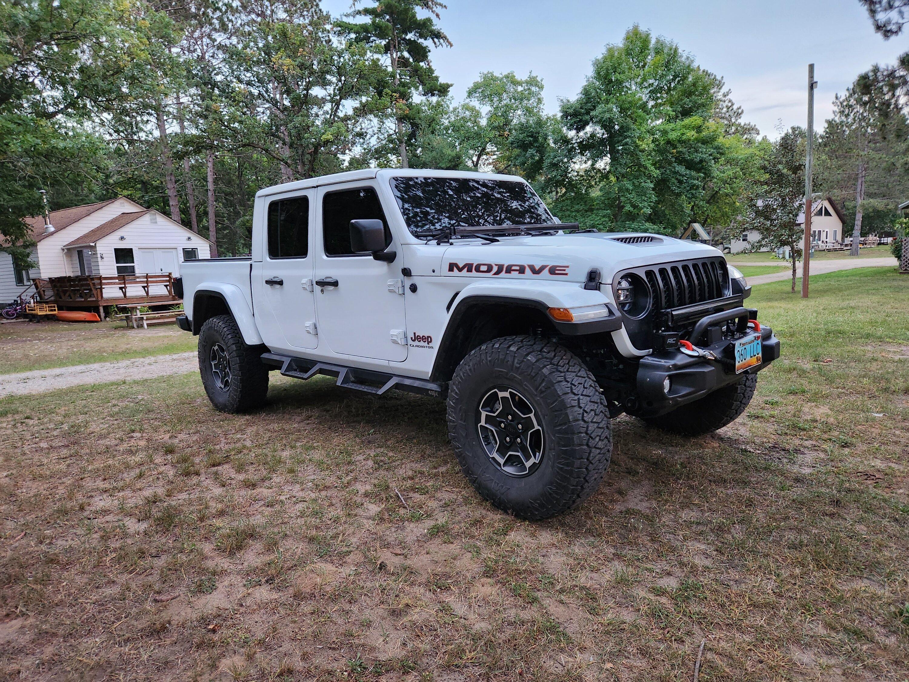 Jeep Gladiator Swap my Mojave hood and cowls for Rubicon hood and cowls. White. 20220915_192213